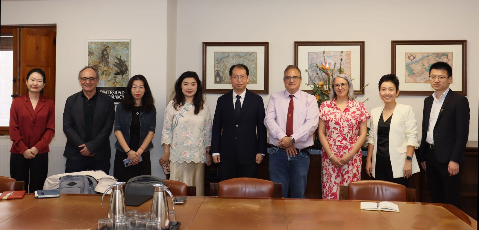 El vicerrector de Internacionalización de la USAL recibe a los representantes de la Guangdong University of Foreign Studies El vicerrector de Internacionalización de la USAL recibe a los representantes de la Guangdong University of Foreign Studies