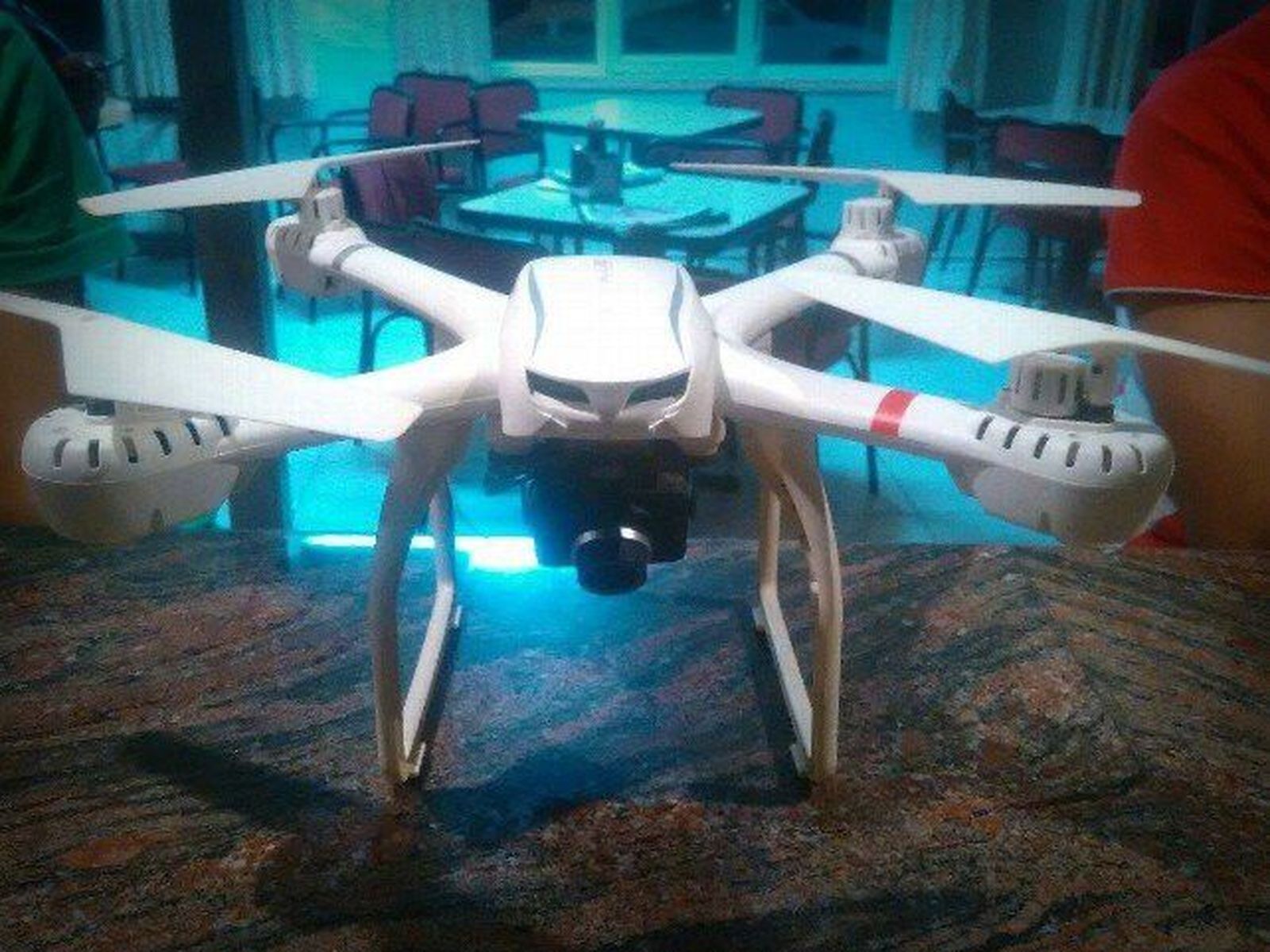 El método de la nota en el bar funcionó, el dron perdido en el Páramo apareció entre girasoles