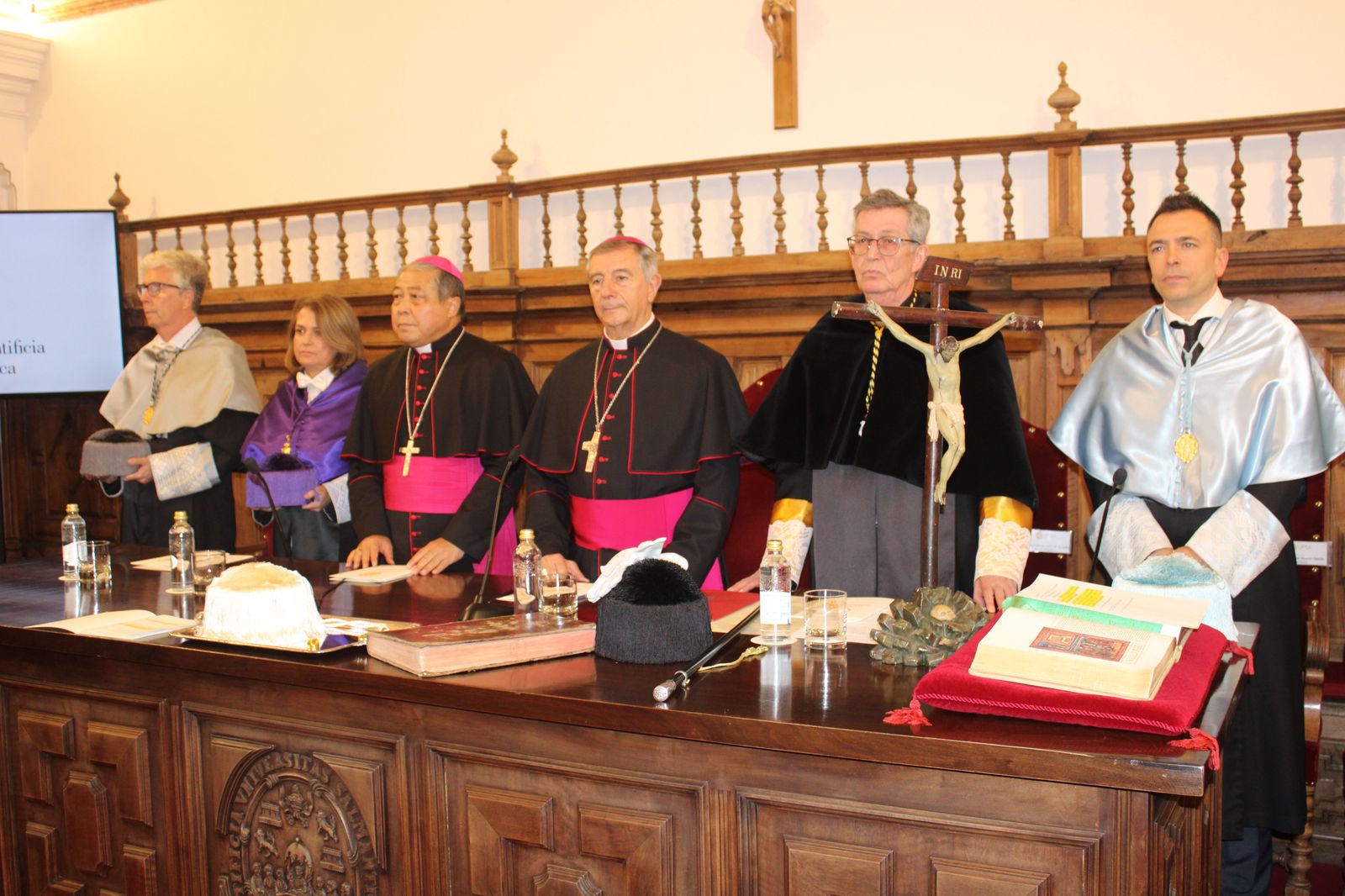 investidura-como-doctor-honoris-causa-de-la-universidad-pontific-37