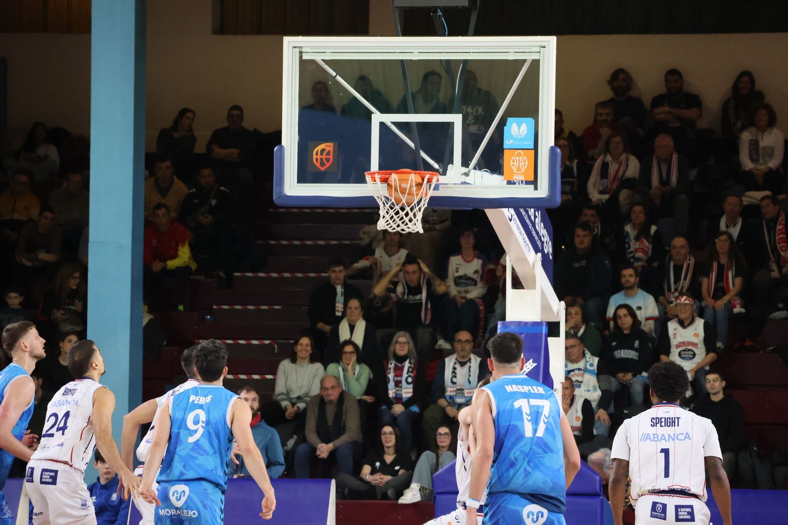 GALERÍA | Revive en imágenes el encuentro entre el CB Zamora y el Obradoiro