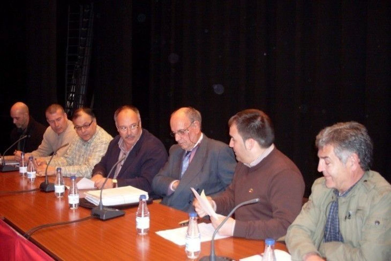 El Teatro Nuevo se llena en apoyo del acto pro apertura de la mina de uranio de Saelices