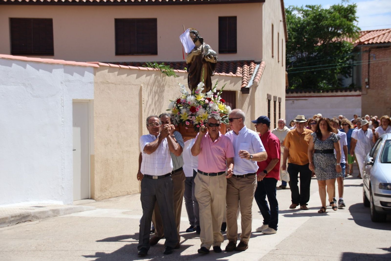 Procesión en honor a San Juan Bautista en La Vellés