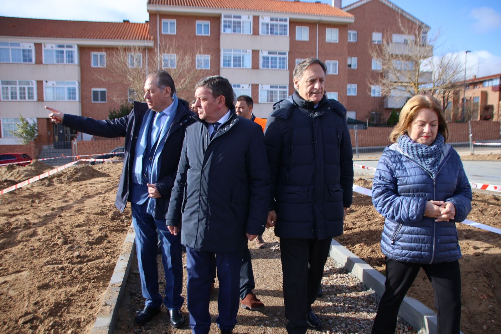 Visita de las obras de construcción de la nueva plaza de Vistahermosa