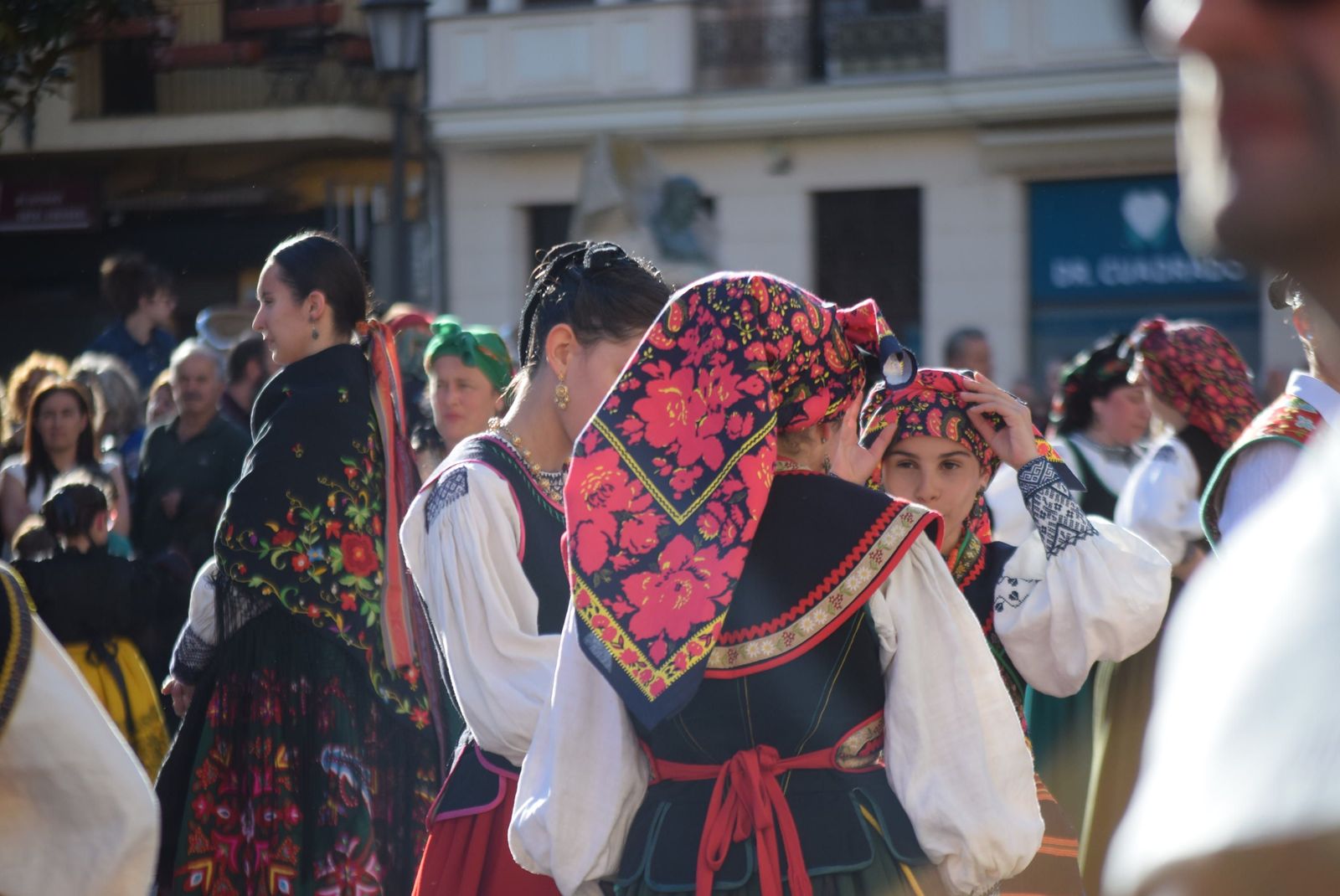 dona-urraca-celebra-en-la-plaza-mayor-el-dia-de-la-danza-21
