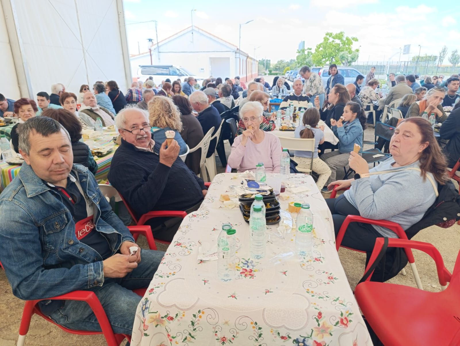 La paella popular de Cabrillas marca el final de las fiestas