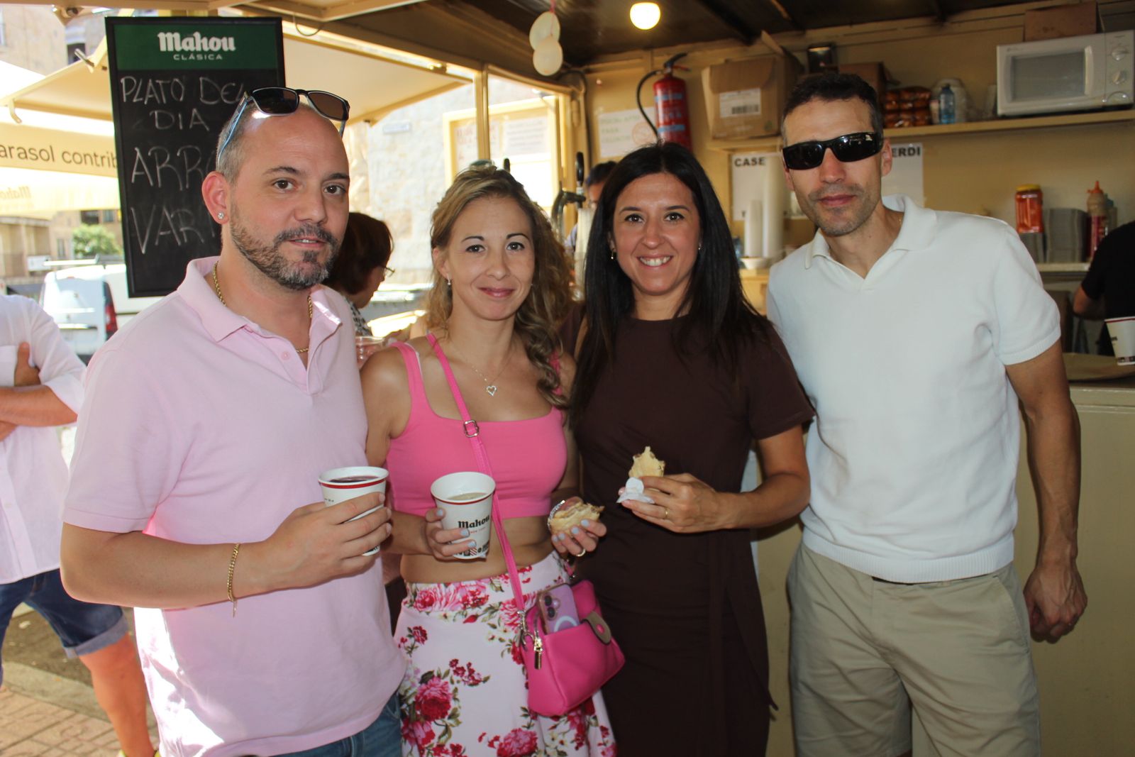 Ambiente en la Feria de Día en el mediodía de este domingo