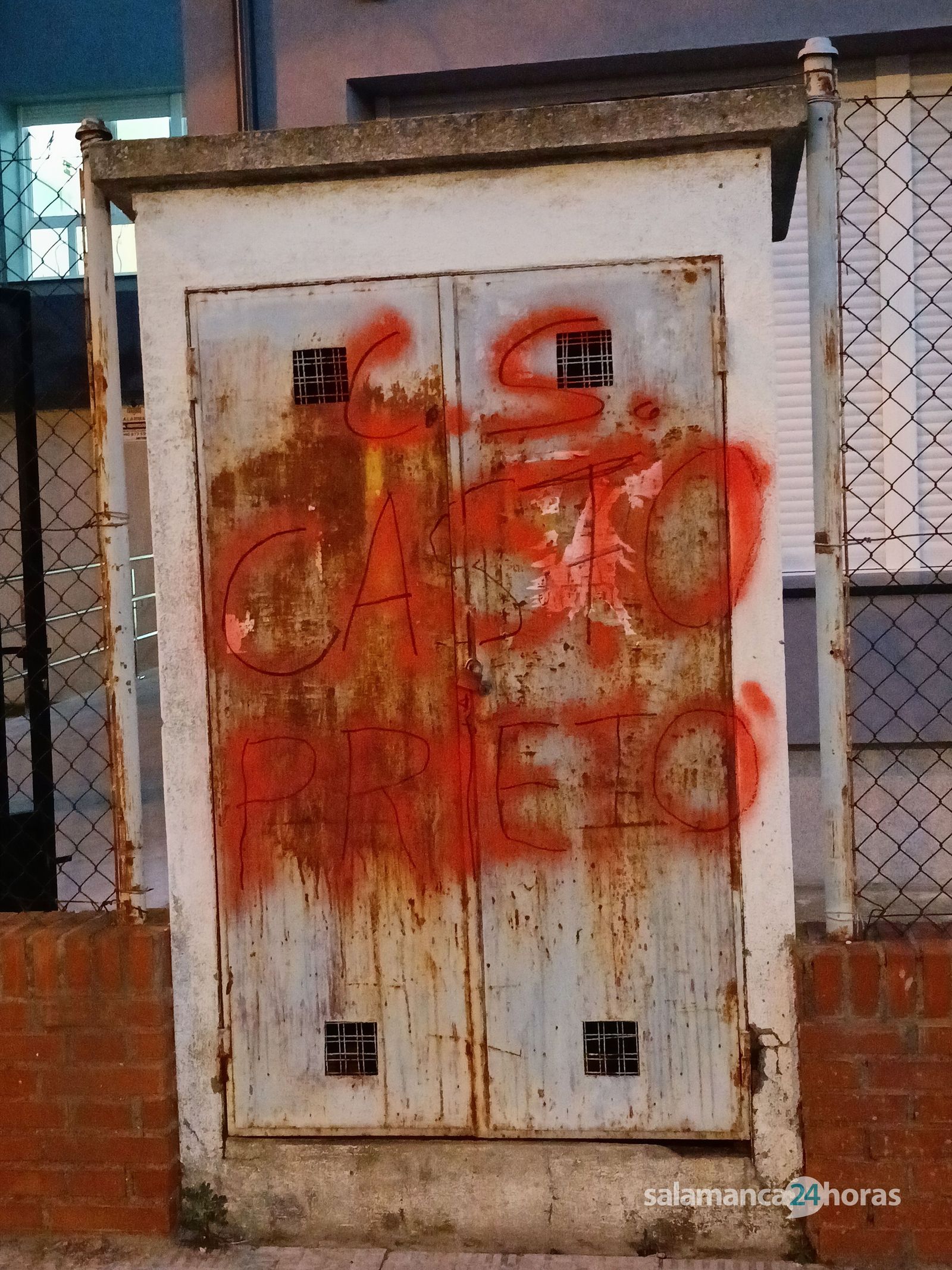 Denuncian la falta de rótulos señalización en el centro de salud de San José "con graffitis" Denuncian la falta de rótulos señalización en el centro de salud de San José "con graffitis"