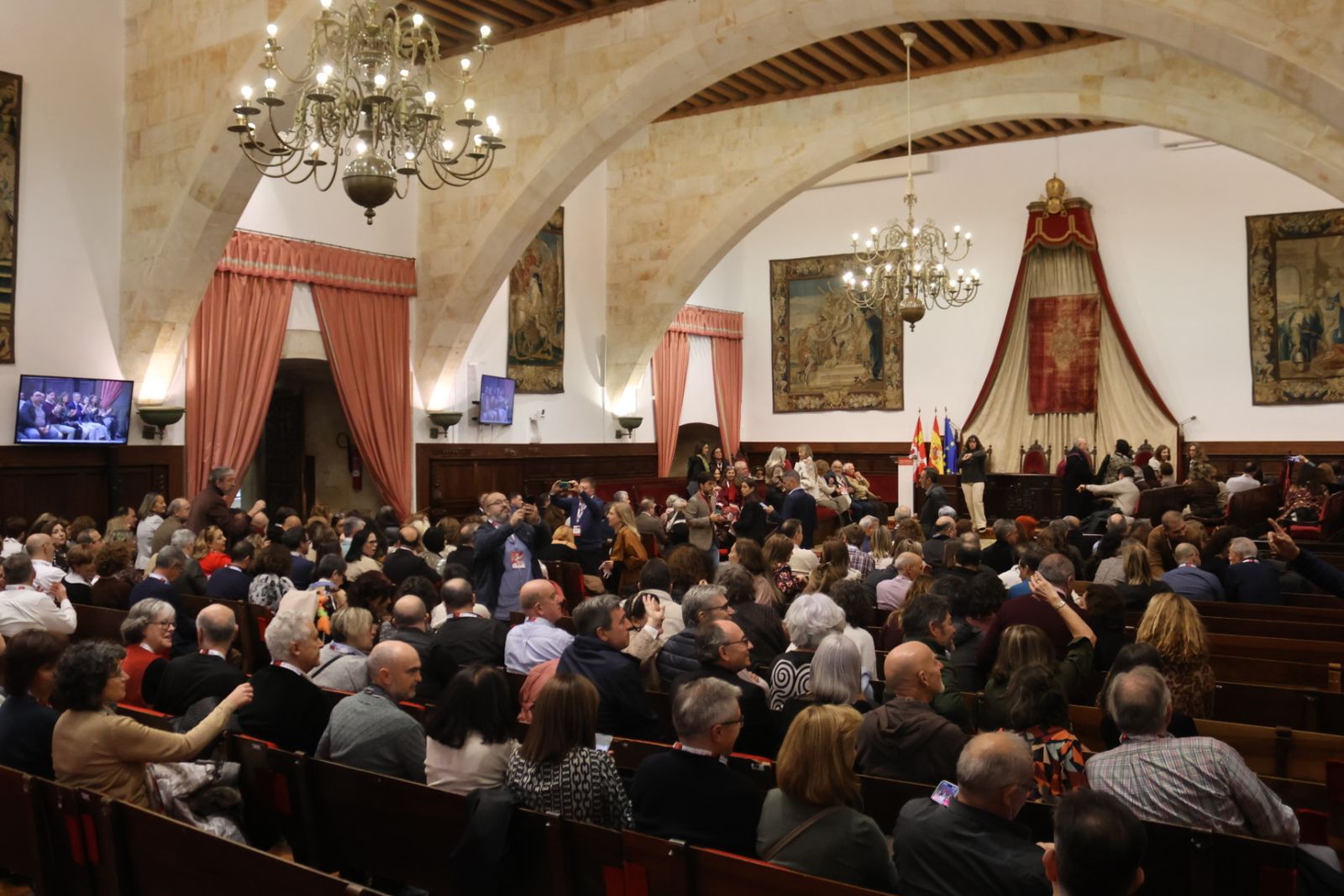 Alumni celebra el acto académico de bienveida de antiguos alumnos de la USAL
