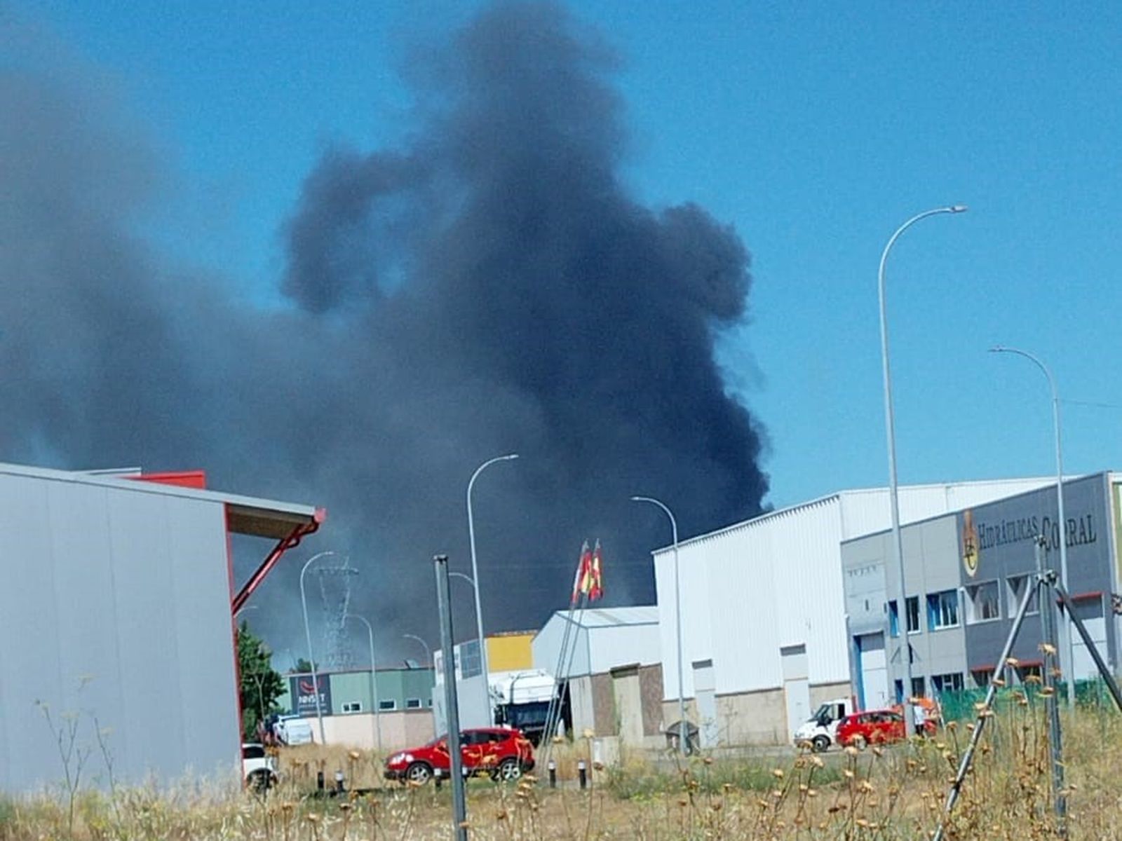 Incendio en el Polígono Industrial San Cristóbal de Entreviñas