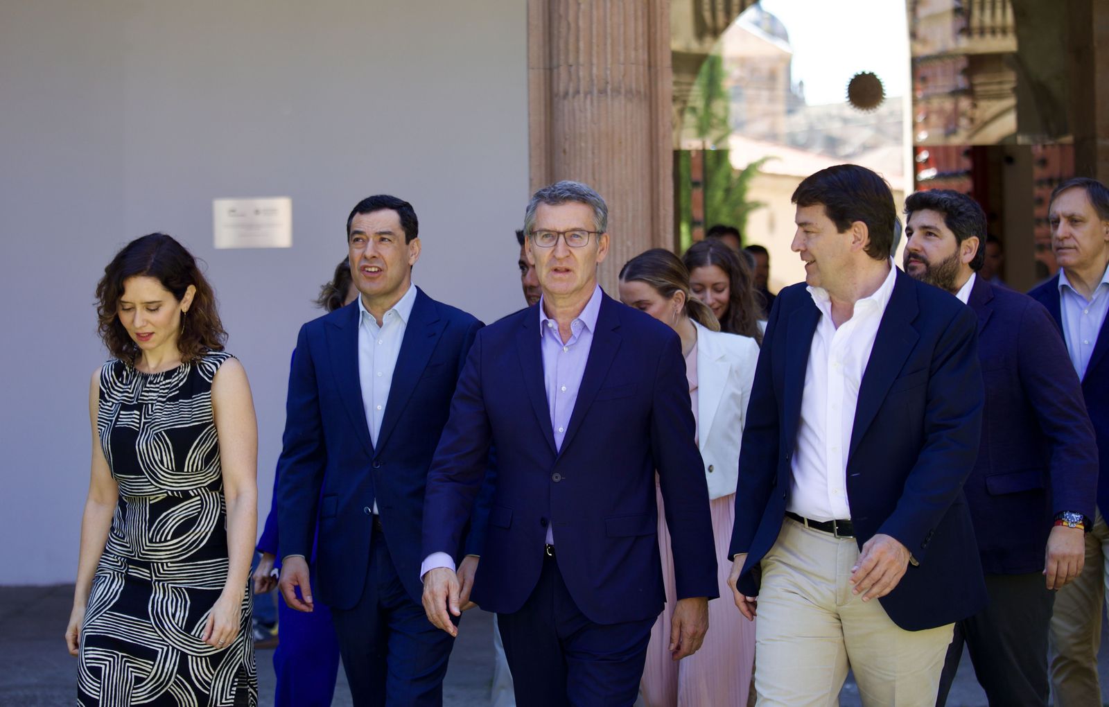 Los barones ‘populares’ apelan a la libertad e igualdad de oportunidades educativas para impulsar su propia EBAU