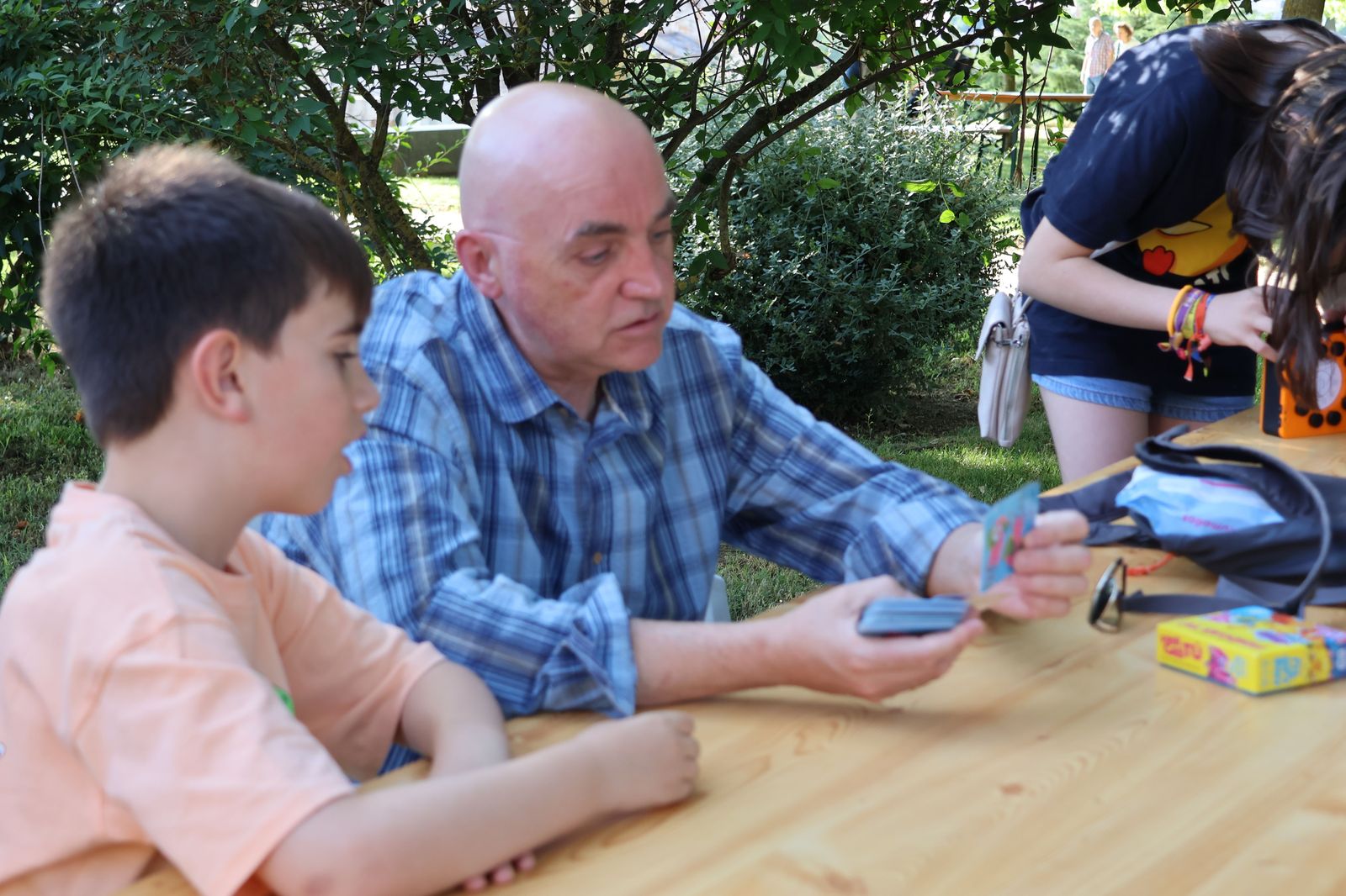 Juegos de mesa en los jardines del Castillo