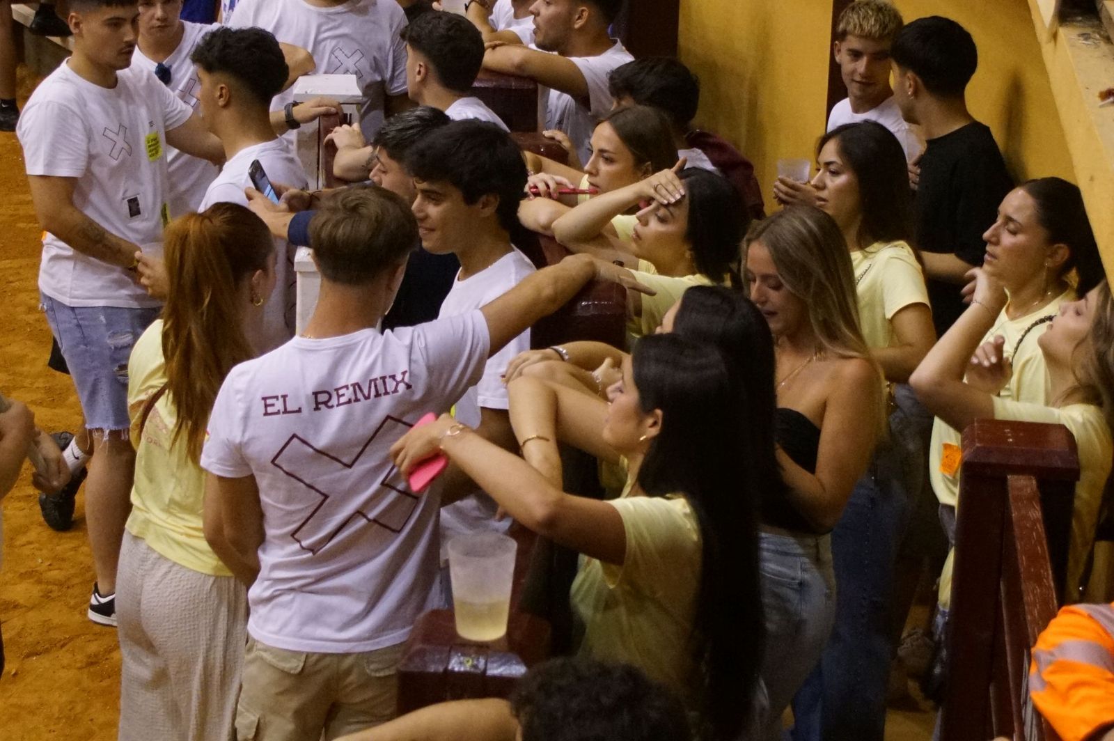 Multitudinario encierro nocturno en Alba de Tormes