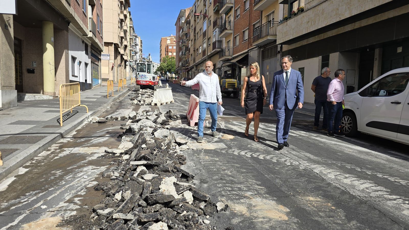 El alcalde de Salamanca, Carlos García Carbayo, visitas las obras de renovación de redes de abastecimiento de agua en el barrio Prosperidad El alcalde de Salamanca, Carlos García Carbayo, visitas las obras de renovación de redes de abastecimiento de agua en el barrio Prosperidad