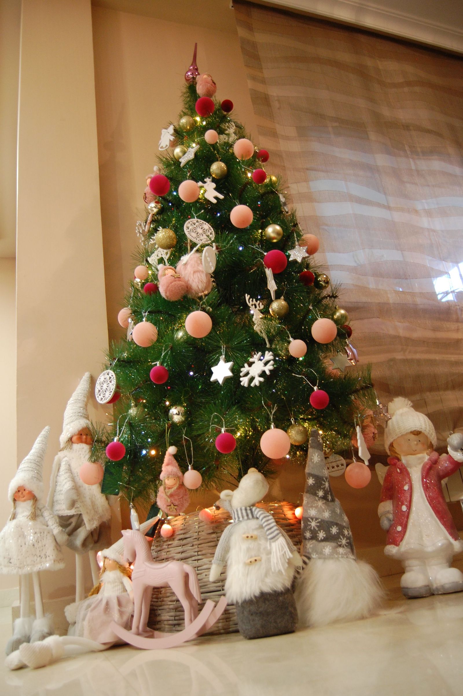 m-r-j-c-decoracion-navidena-en-una-vivienda-situada-en-carbajosa-de-la-sagrada-1