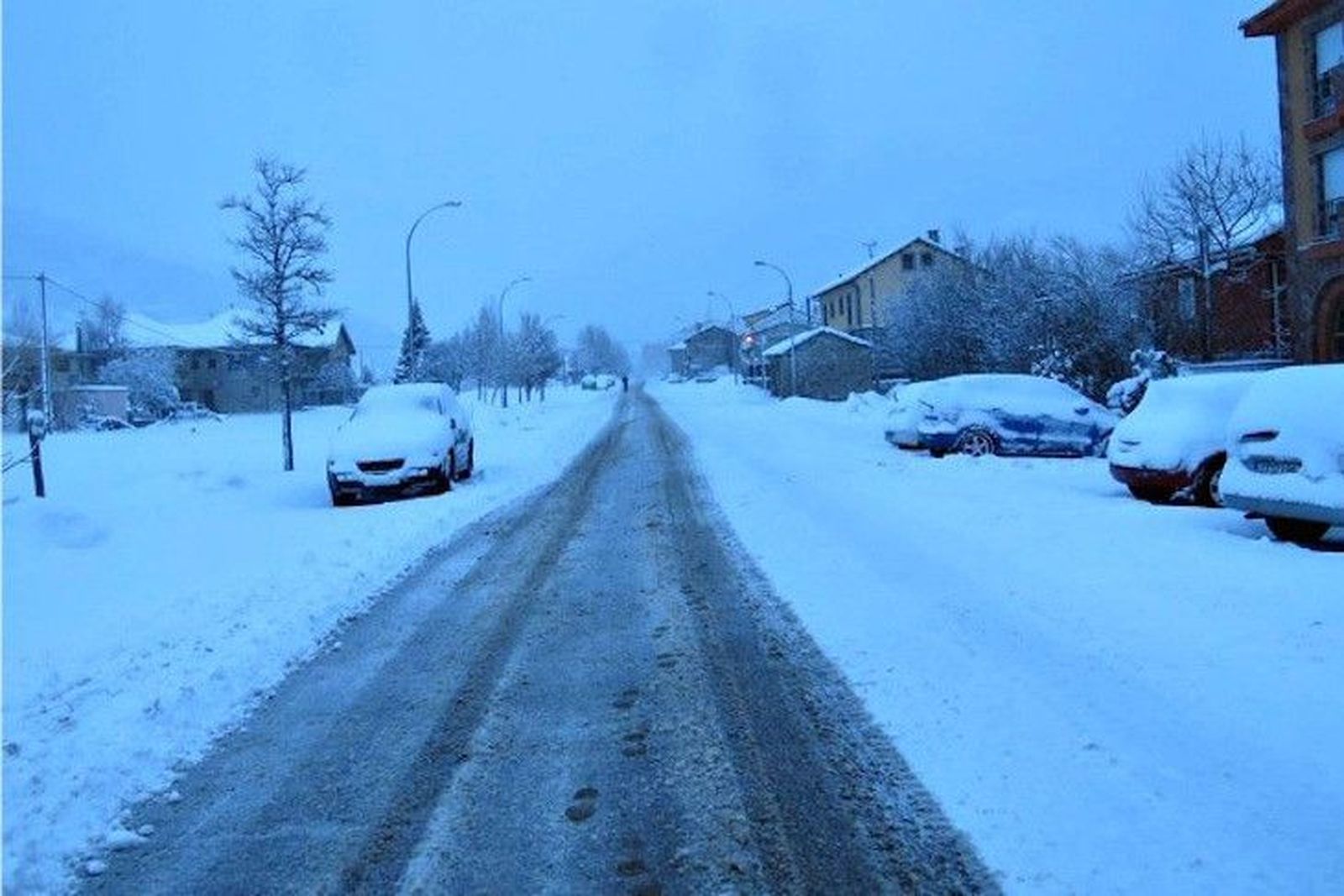 La nieve y el hielo dificultan la circulación en las carreteras de la provincia de León. Foto de archivo
