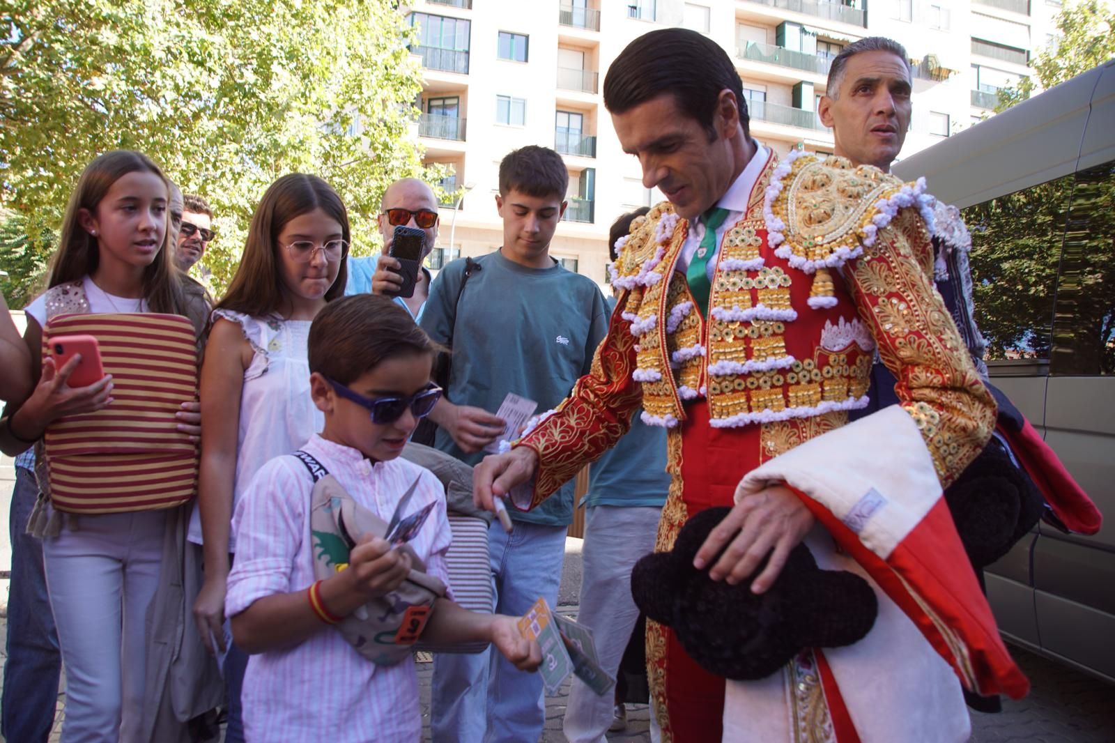 Así ha vivido la afición de La Glorieta el primer cartel de figuras de la feria: imágenes del ambiente en los tendidos y en el patio de cuadrillas