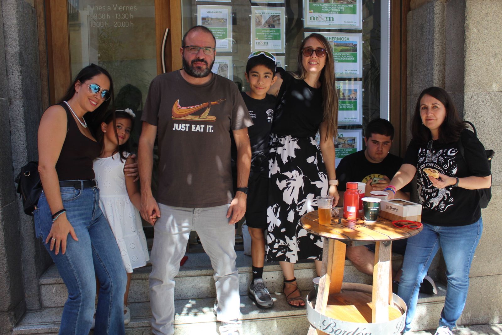 Ambiente en la Feria de Día en el mediodía de este domingo