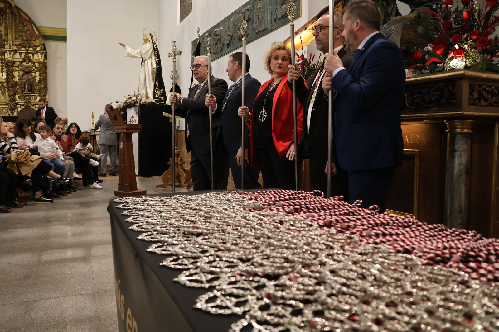 Entrada de nuevos hermanos de la Hermandad de Jesús en Su Tercera Caída (6).JPG