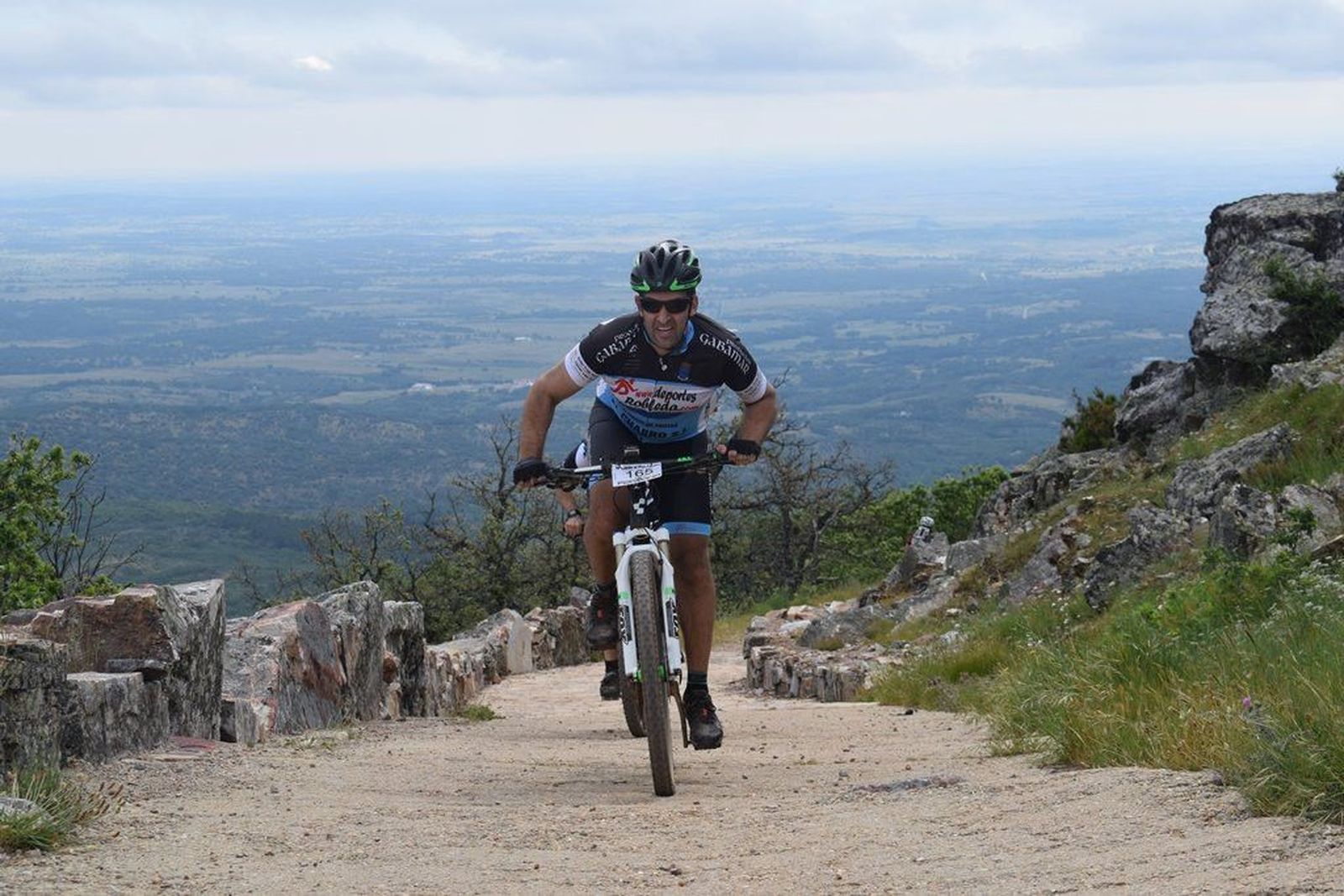 David López e Isabel Quevedo se imponen en la cuarta edición de la marcha MTB Subida al Pico Cervero