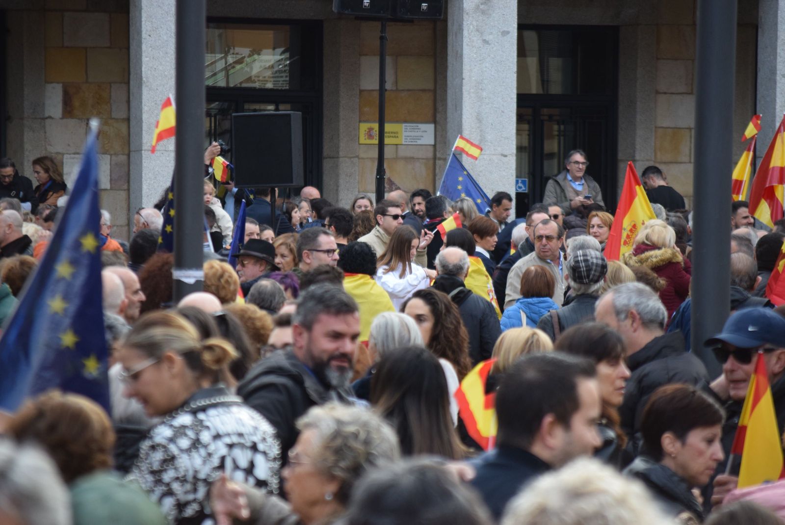 concentracion-del-pp-contra-la-amnistia-7