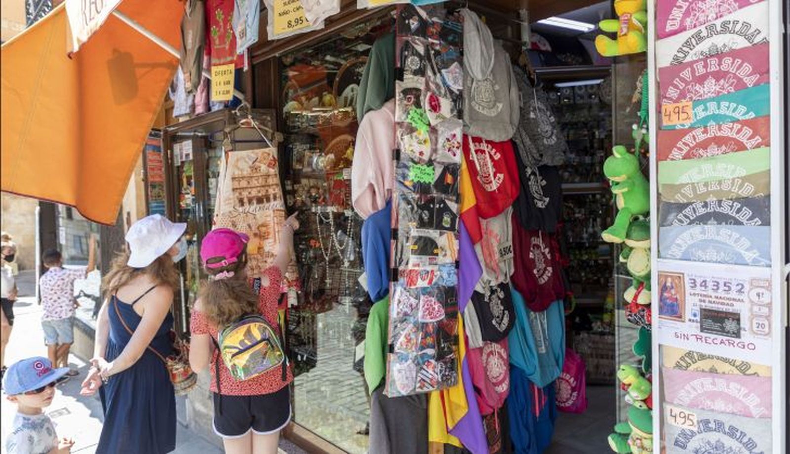 Turistas por las calles de Salamanca. Foto ICAL. (5)