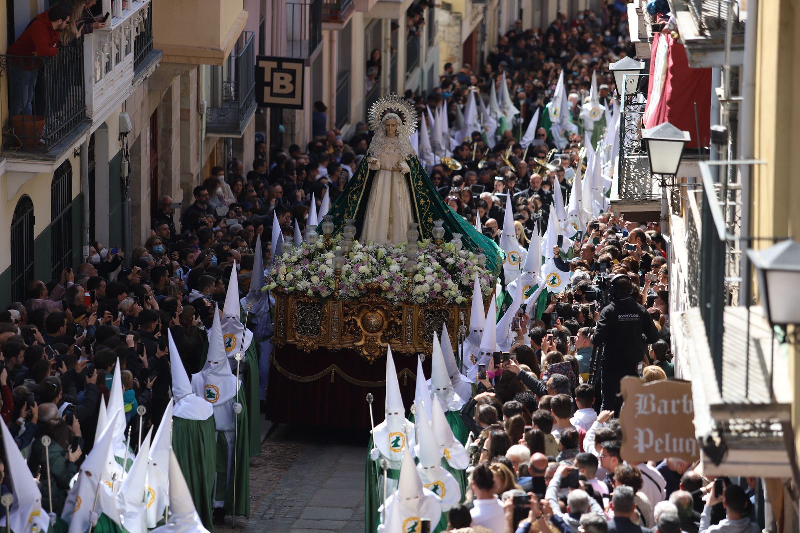 La Virgen de la Esperanza en su subida por la cuesta de Balborraz Foto: María Lorenzo