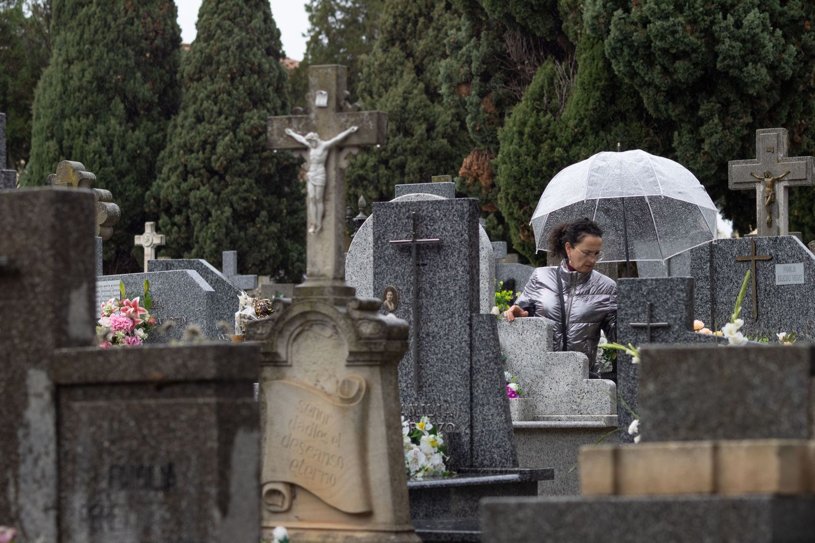 Lluviosa mañana de todos los santos en el Cementerio San Carlos Borromeo de Salamanca