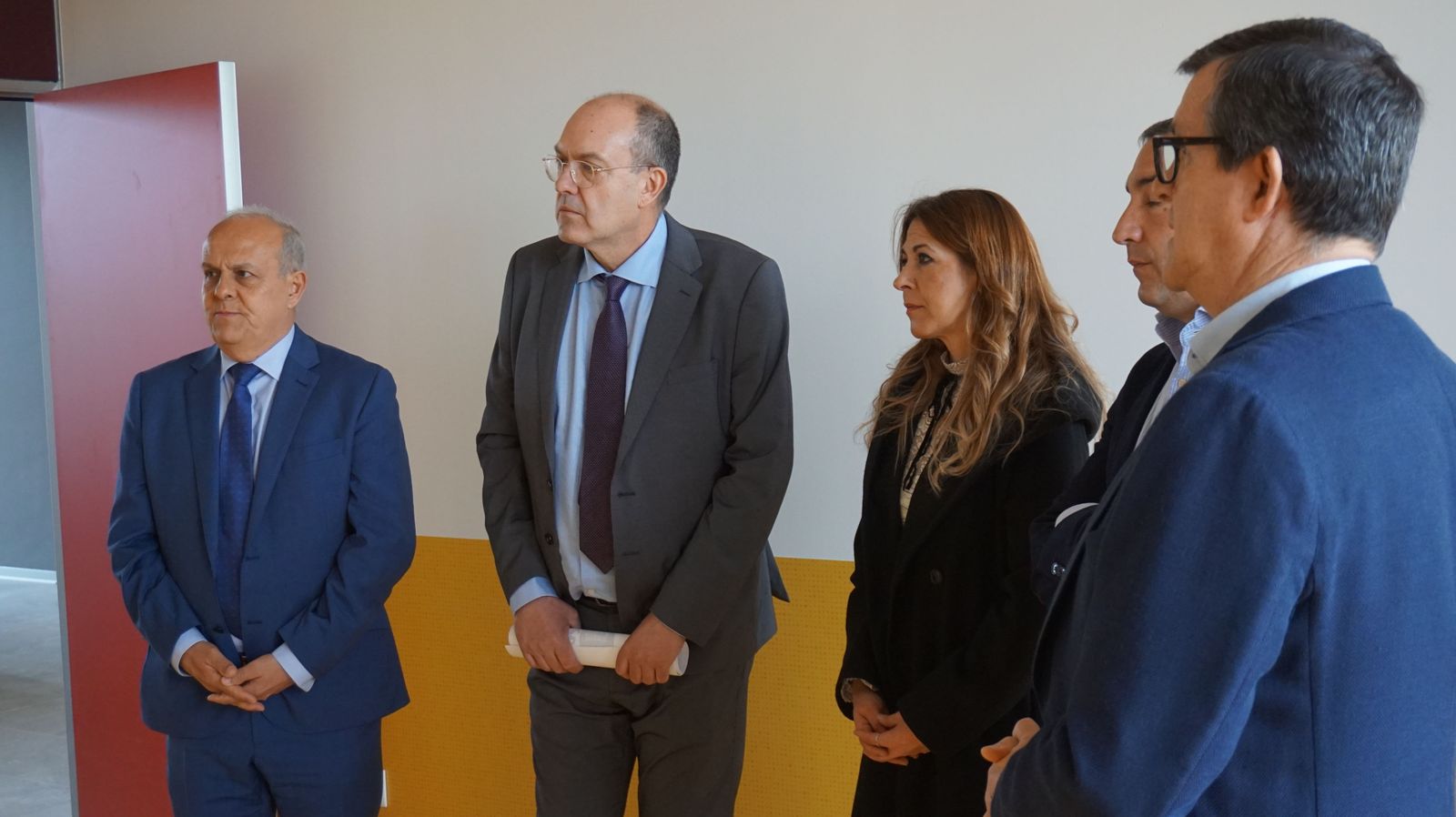 el-director-general-de-centros-e-infraestructuras-jose-migel-saez-visita-la-ultima-fase-al-ceip-maria-moliner-de-castellanos-de-moriscos-31