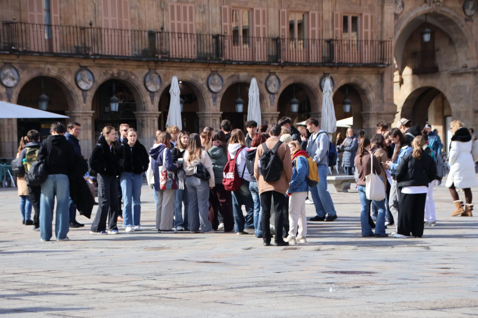Grupo de turistas en la Plaza Mayor