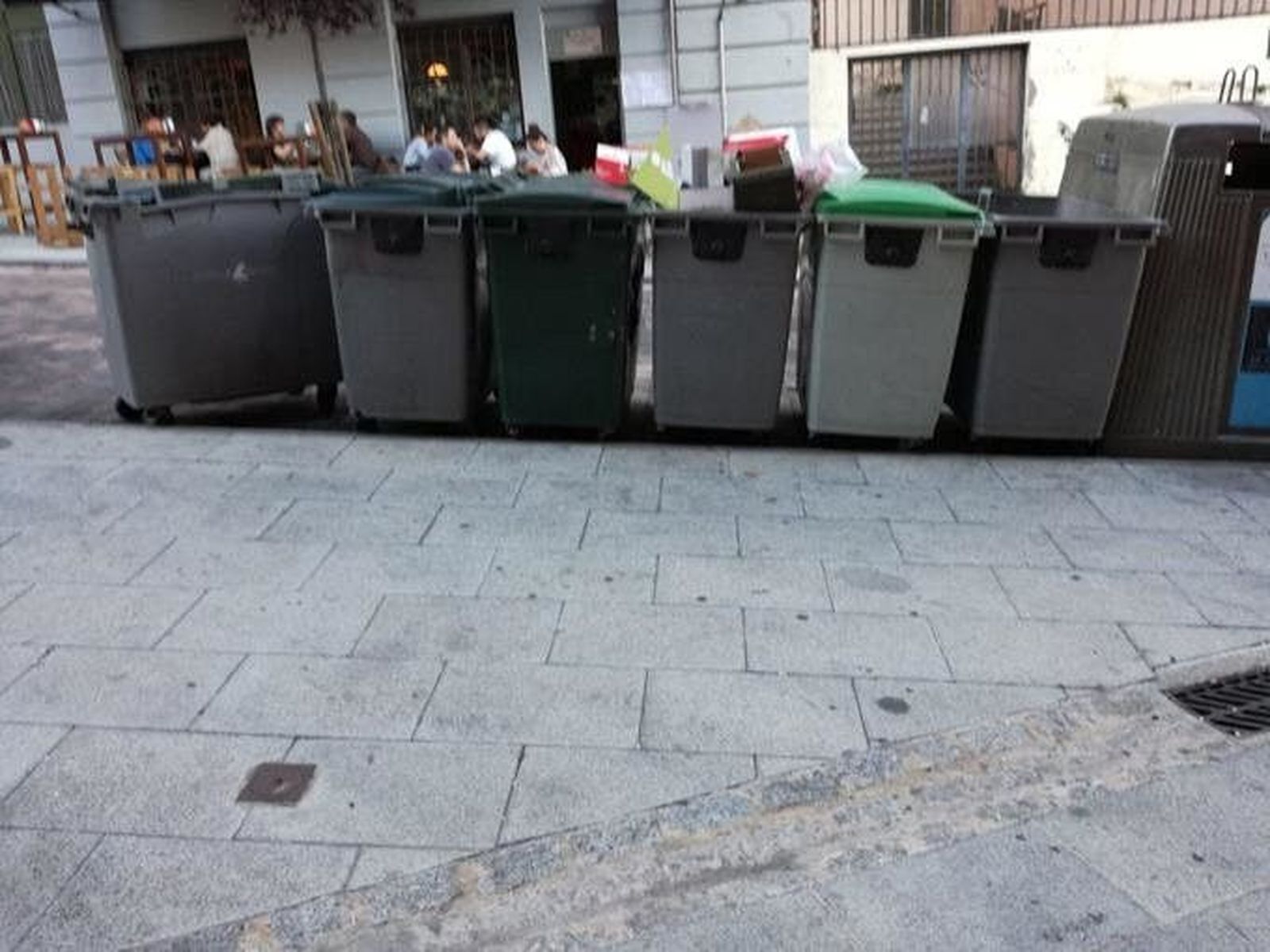 Ciudadanos solicita cambiar de lugar los contenedores de la plaza Santa Eulalia para evitar los malos olores