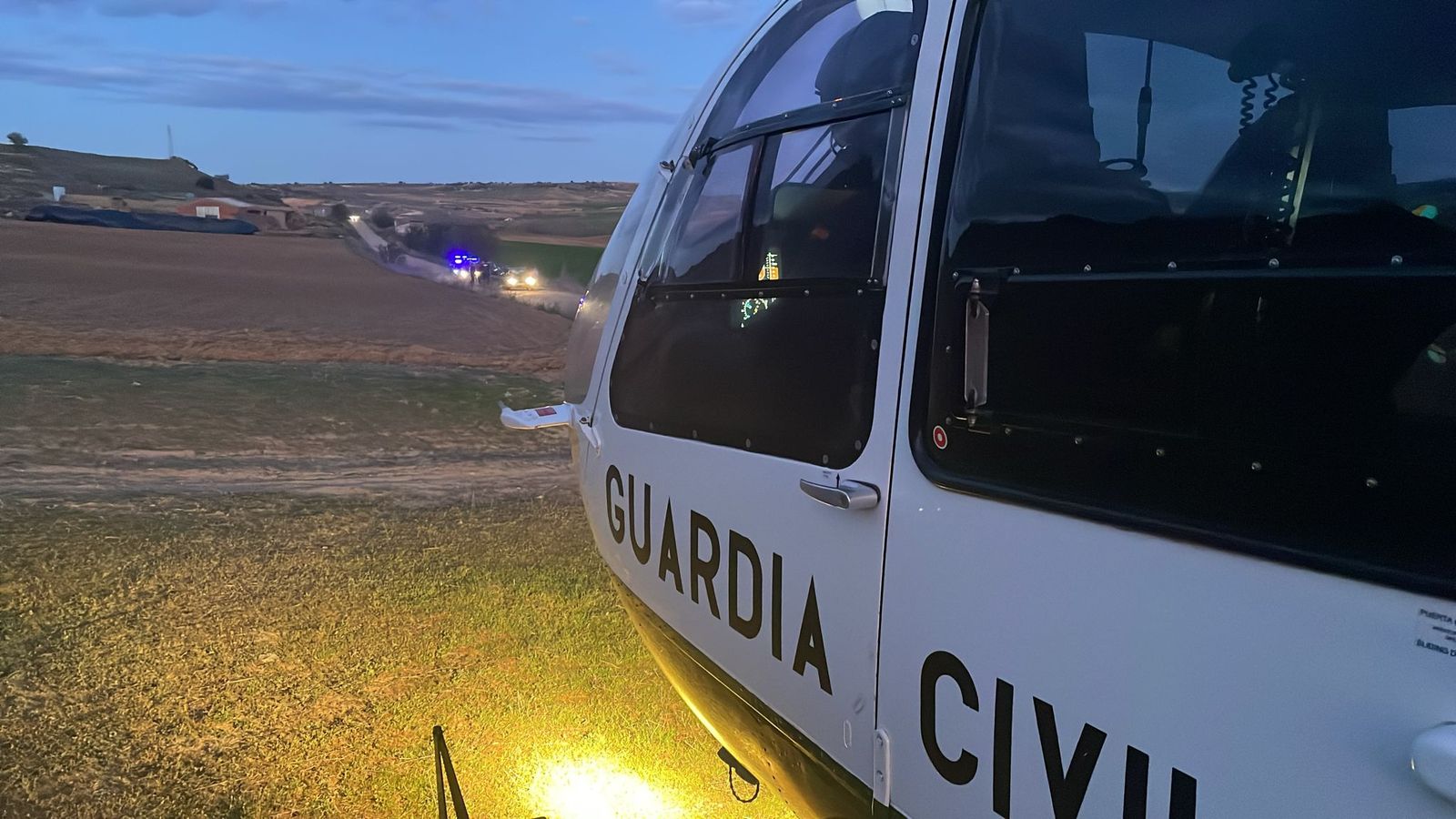 El helicóptero de la Guardia Civil en la zona donde se ha encontrado al desaparecido