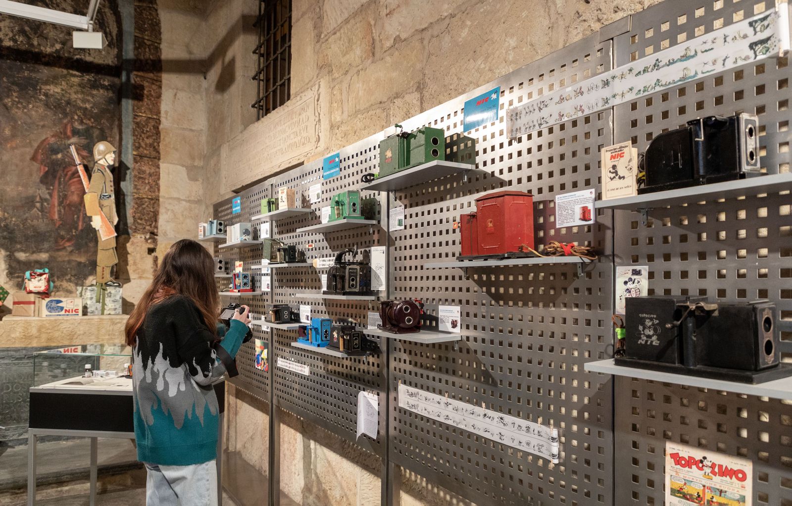 La viceconsejera de Acción Cultural, Mar Sancho, presenta la Exposición ''Cine Nic, el cine de juguete'' | ICAL 