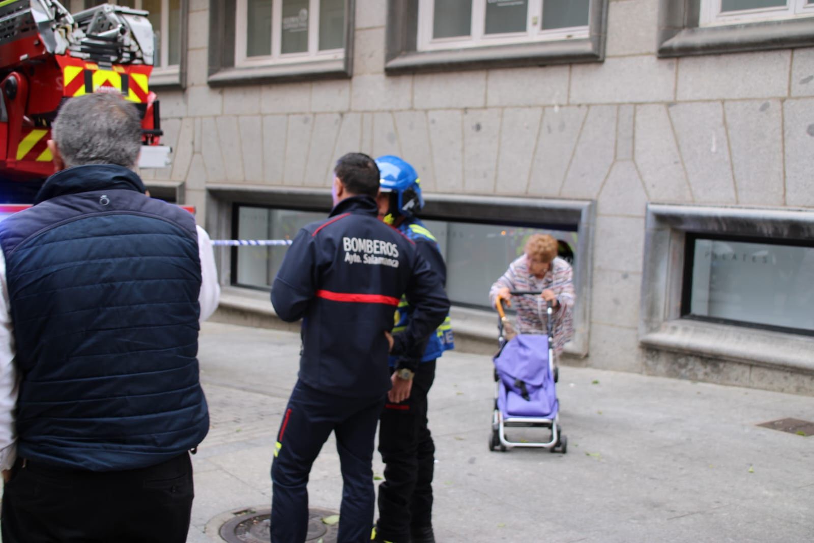 incendio-de-una-vivienda-en-la-calle-rector-lucena-12
