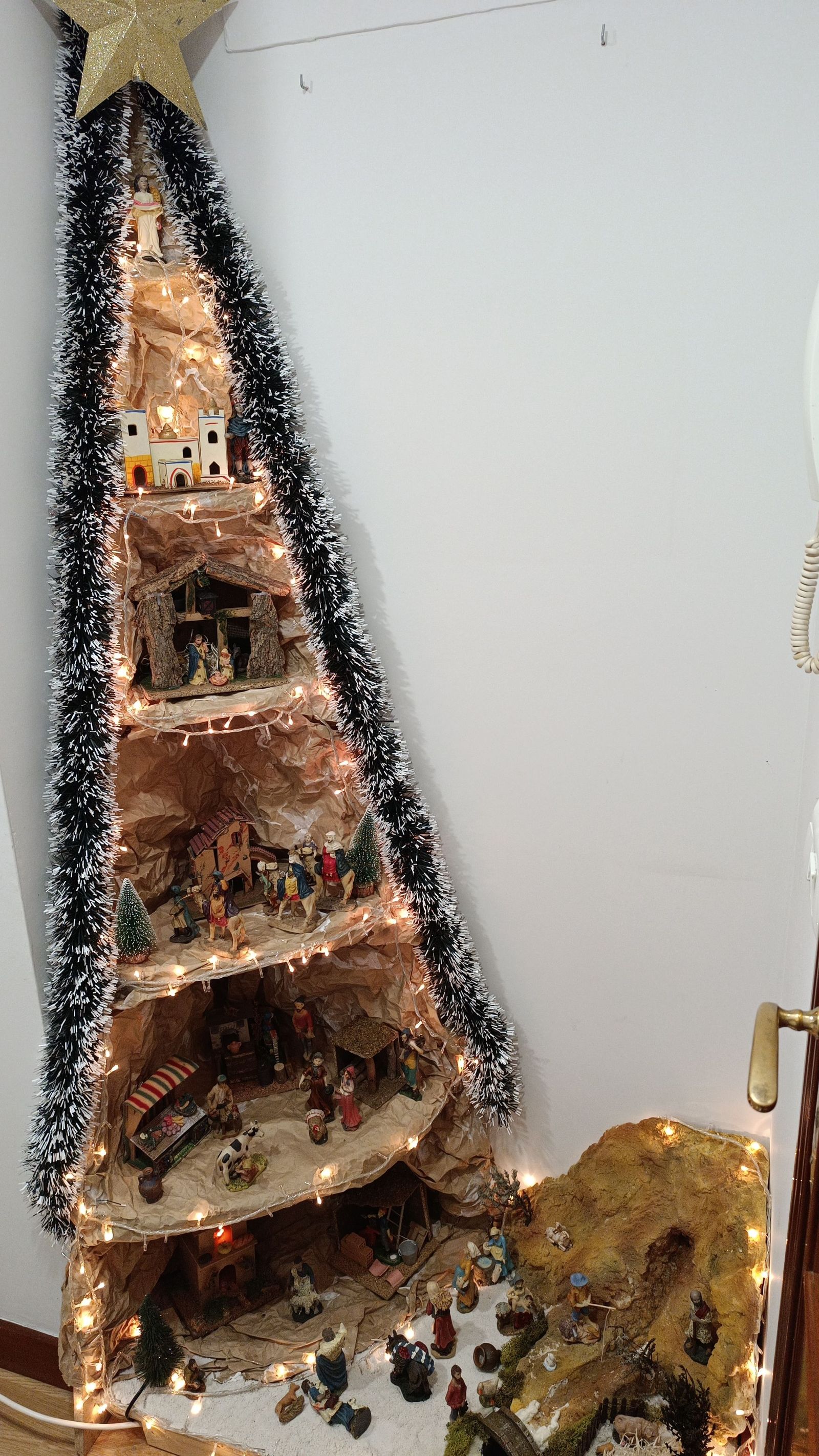 m-r-m-decoracion-navidena-situada-en-una-vivienda-de-la-calle-pedro-vidal-1