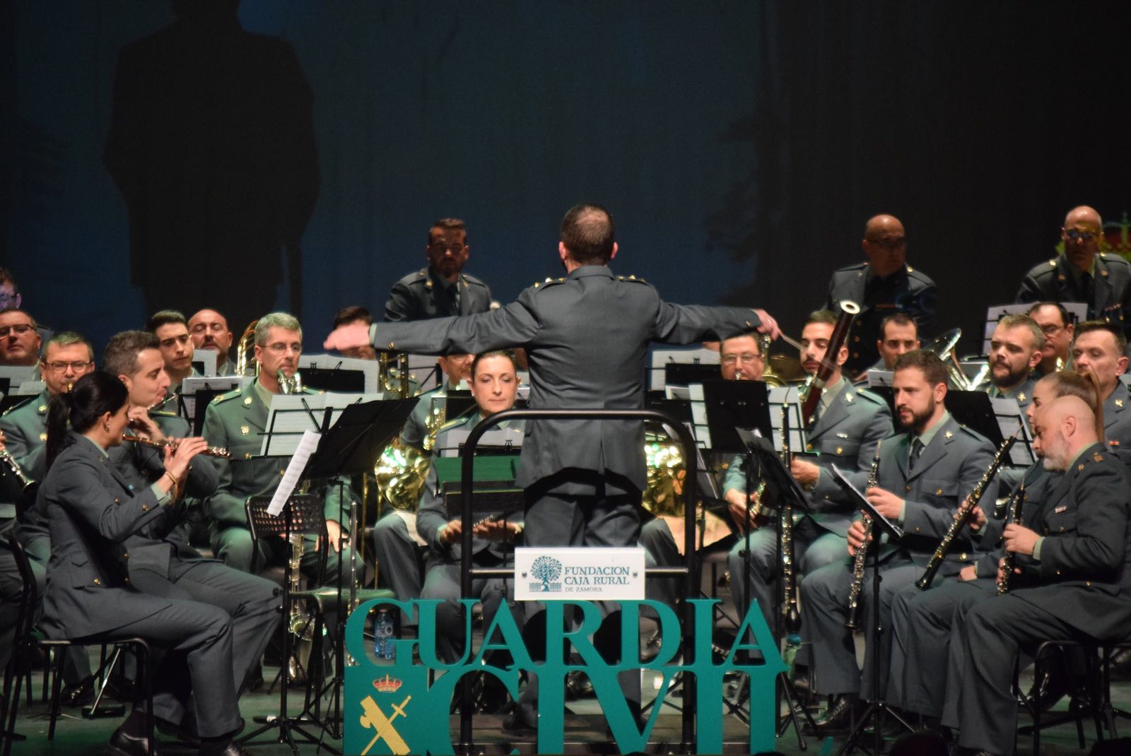 Concierto de la Unidad de Música de la Guardia Civil en el Teatro Ramos Carrión. Archivo