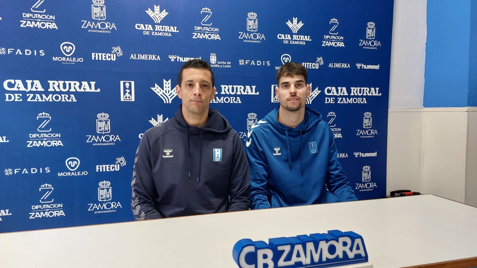 Saulo Hernández y Toni Naspler en rueda de prensa