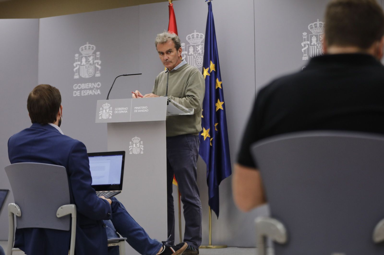 El director del Centro de Coordinación de Alertas y Emergencias Sanitarias (CCAES), Fernando Simón, interviene en la rueda de prensa de seguimiento de la pandemia del Covid-19 convocada en el Minist