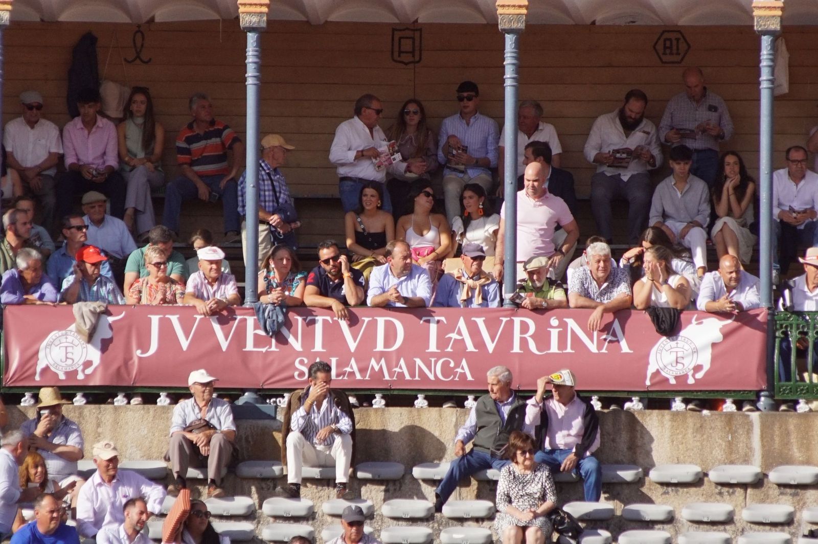Así se ha vivido la primera corrida de la feria 2025 en La Glorieta: imágenes del ambiente en los tendidos y en el patio de cuadrillas