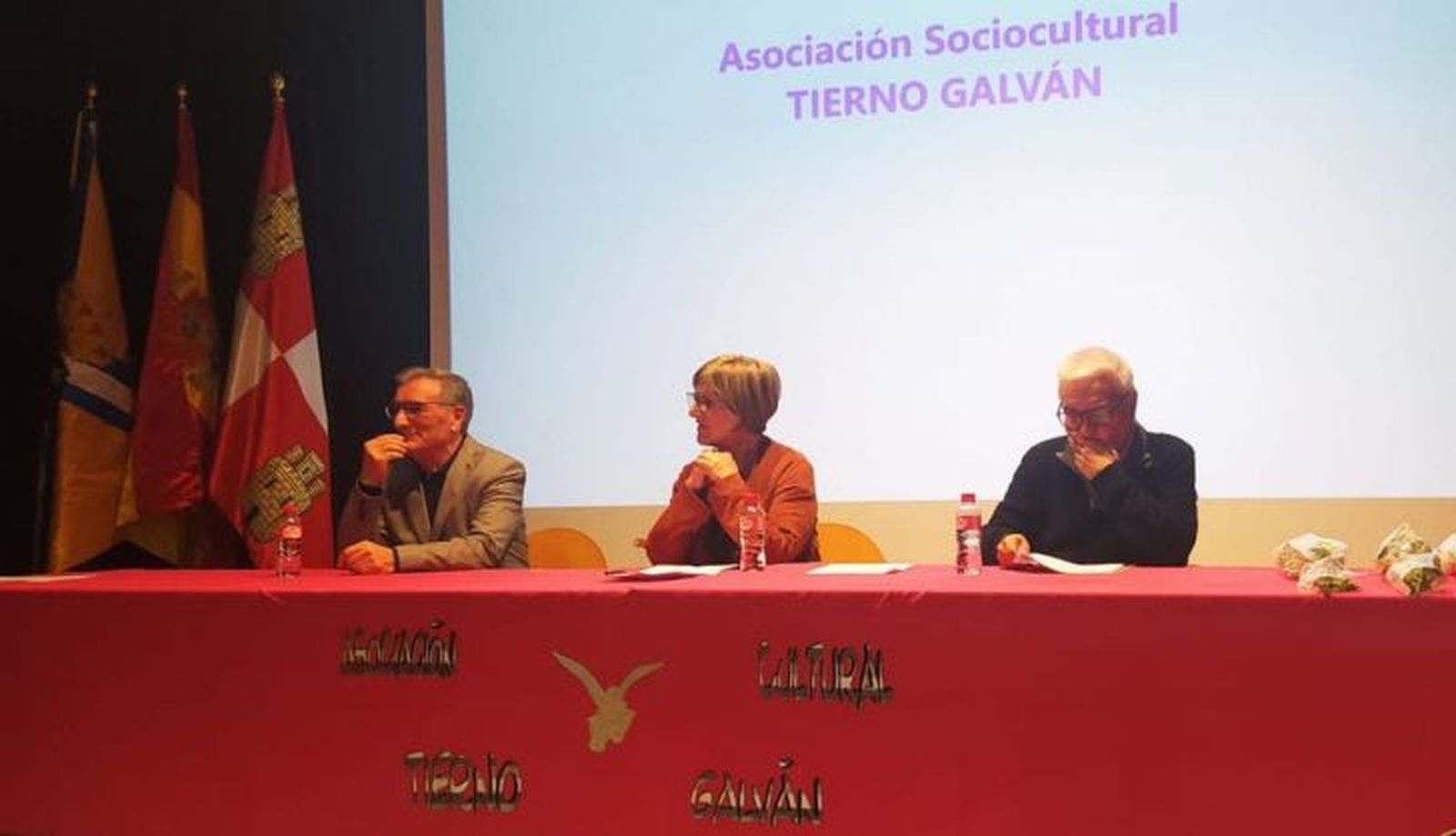 Reconocimientos a la mujer Asociación Tierno Galvánn
