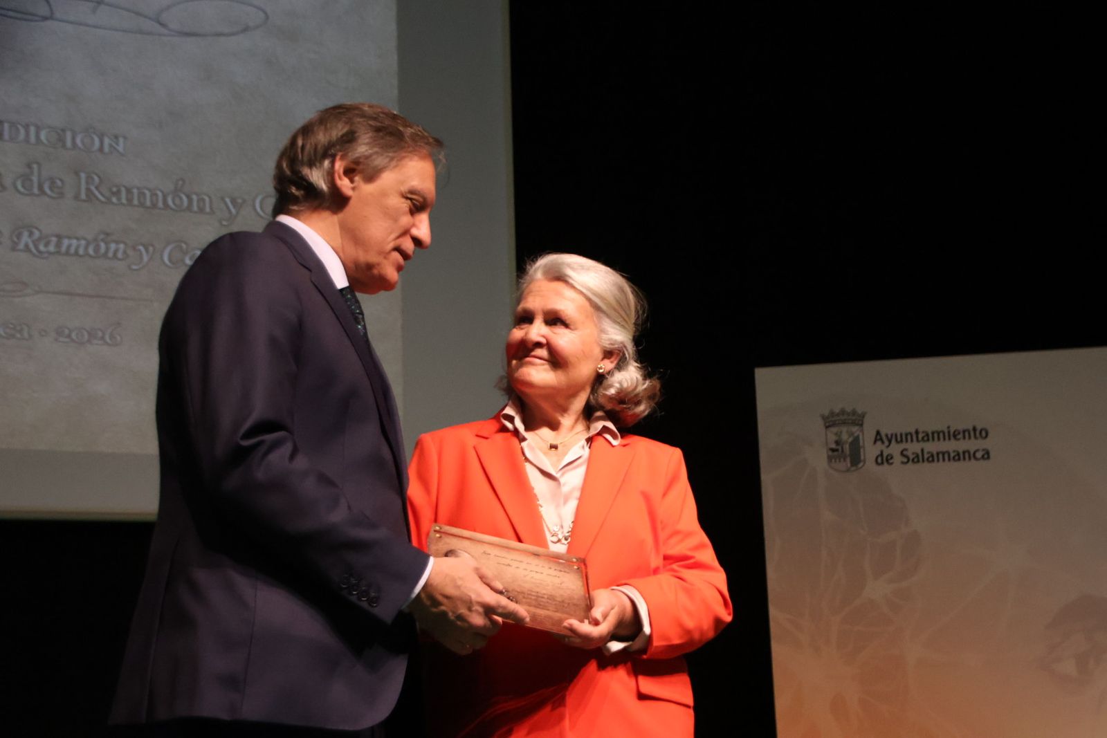 El alcalde de Salamanca, Carlos García Carbayo, recoge los Premios Santiago Ramón y Cajal en el marco de Salamanca Tech Summit