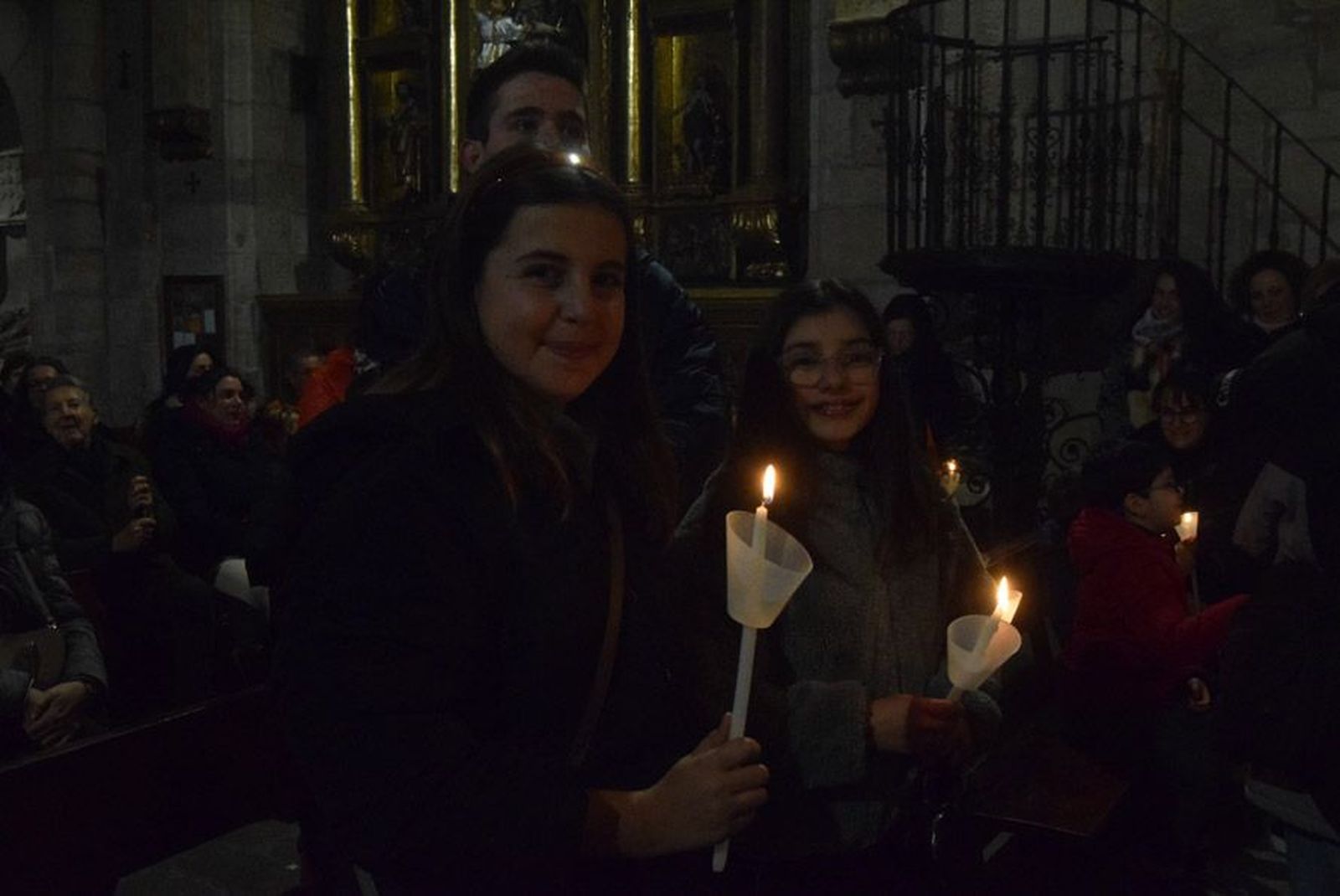 las-candelas-vuelven-a-unir-la-iglesia-de-san-juan-con-la-de-san-vicente-17