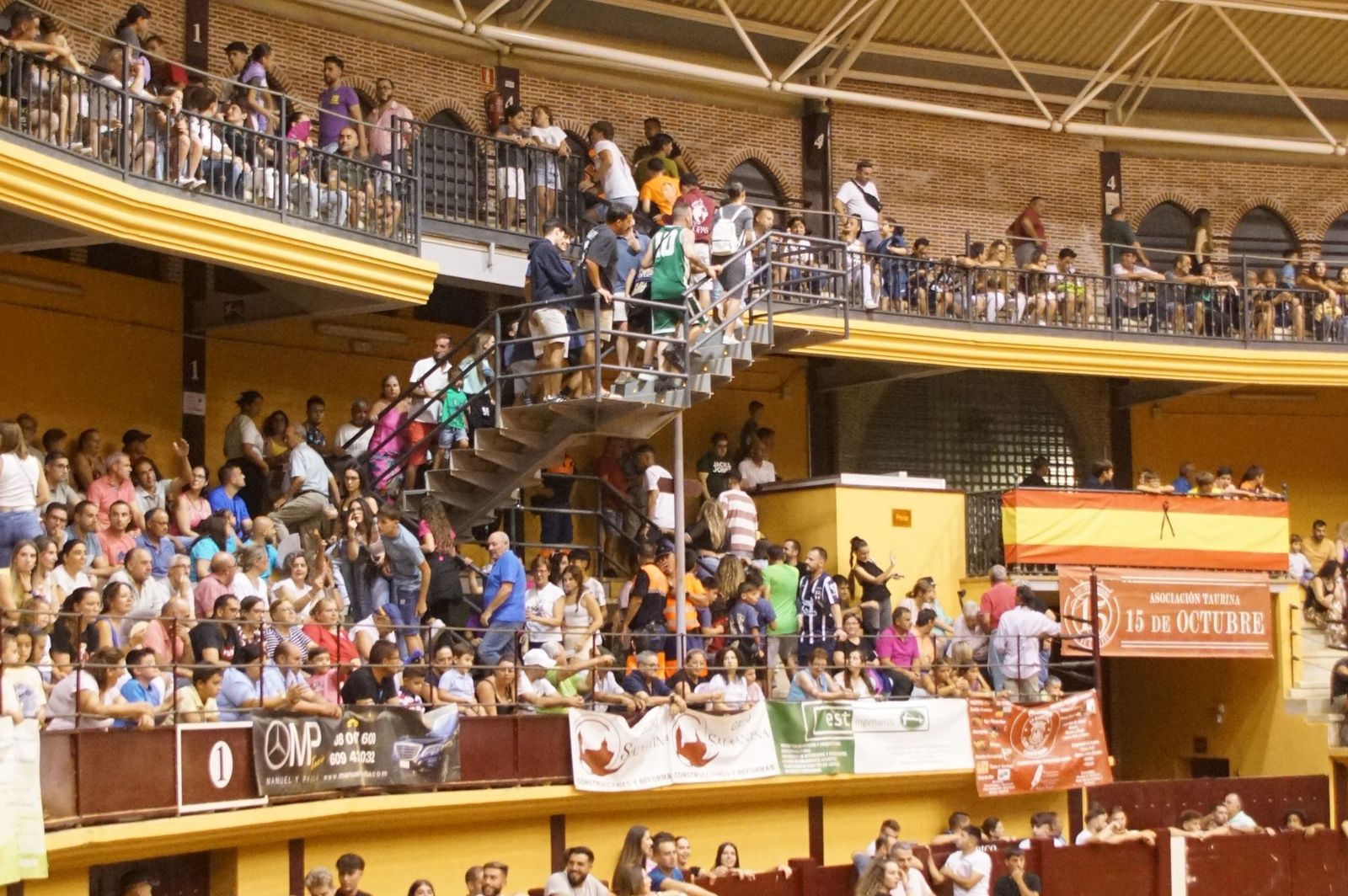 Multitudinario encierro nocturno en Alba de Tormes