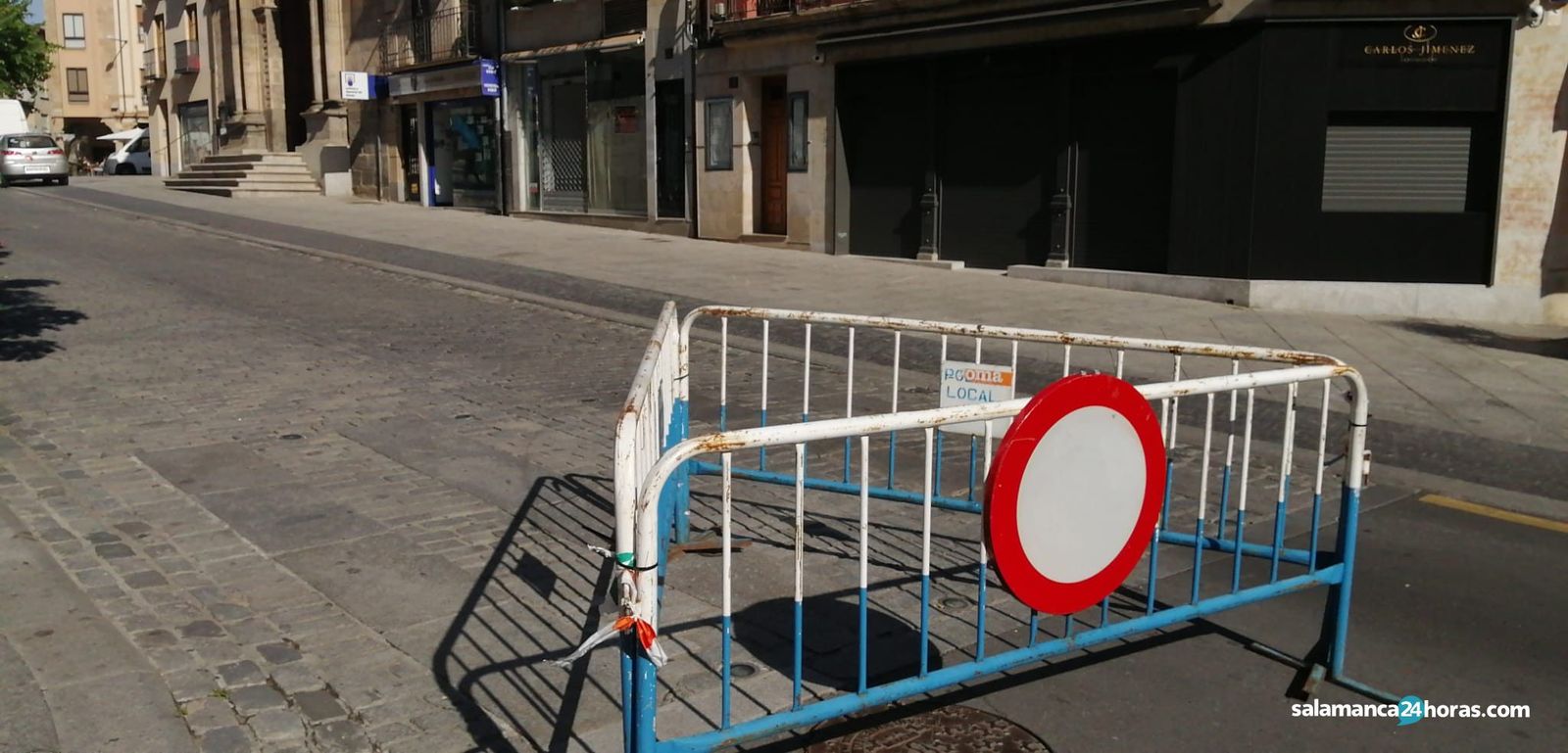Imagen de archivo de una calle con cortes de tráfico por obras