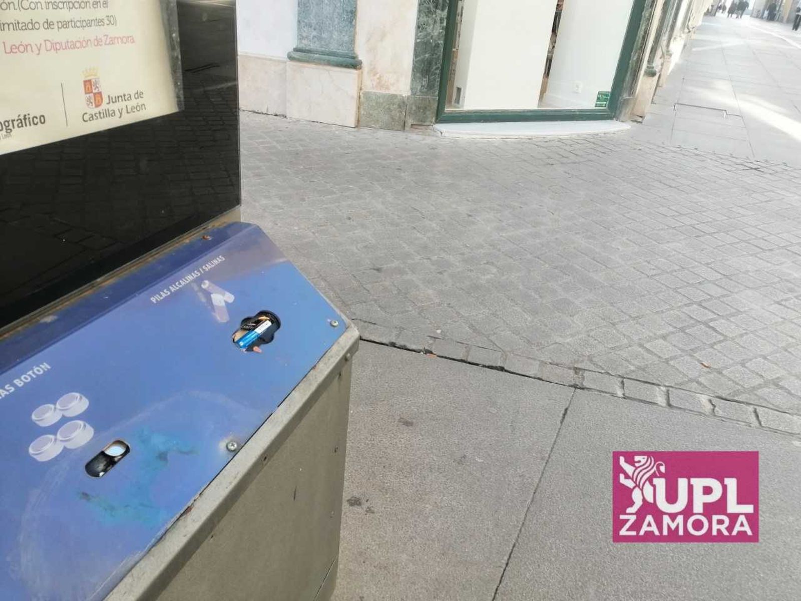 Imagen de uno de los contenedores situados en la plaza Sagasta