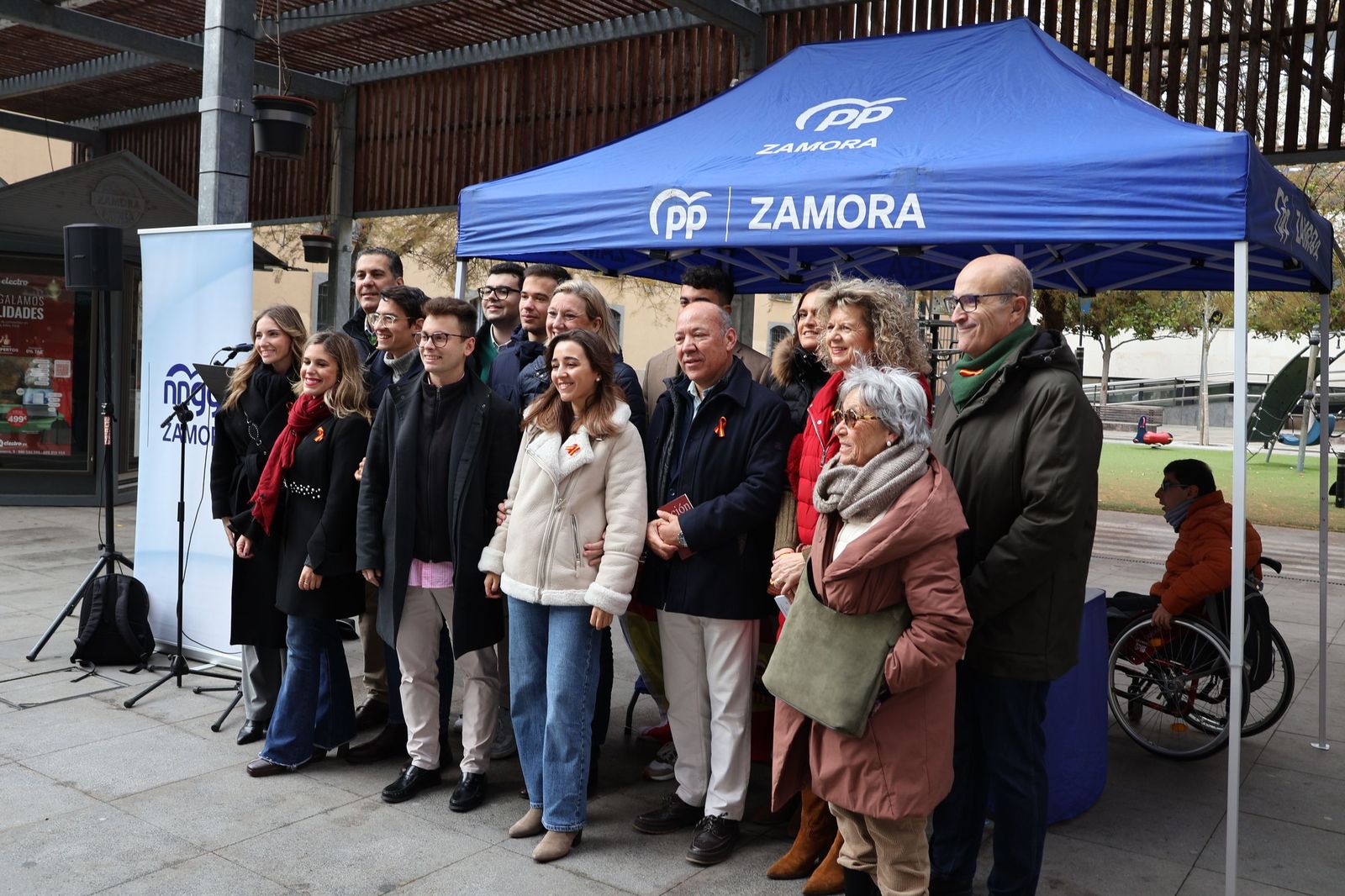 Nuevas Generaciones del PP pone en valor la Constitución en el centro de Zamora