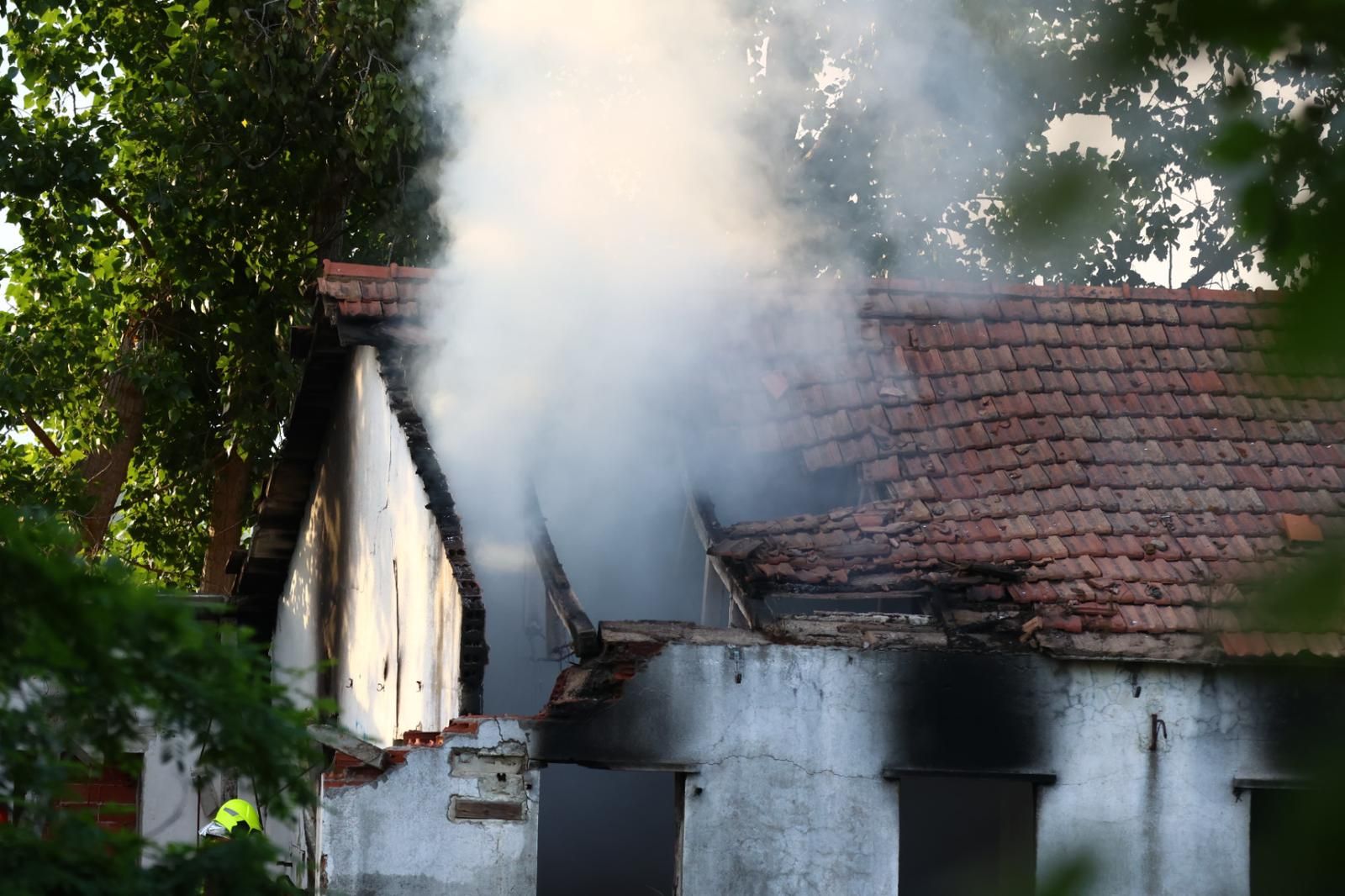 Incendio en una casa abandonada en Santa Marta