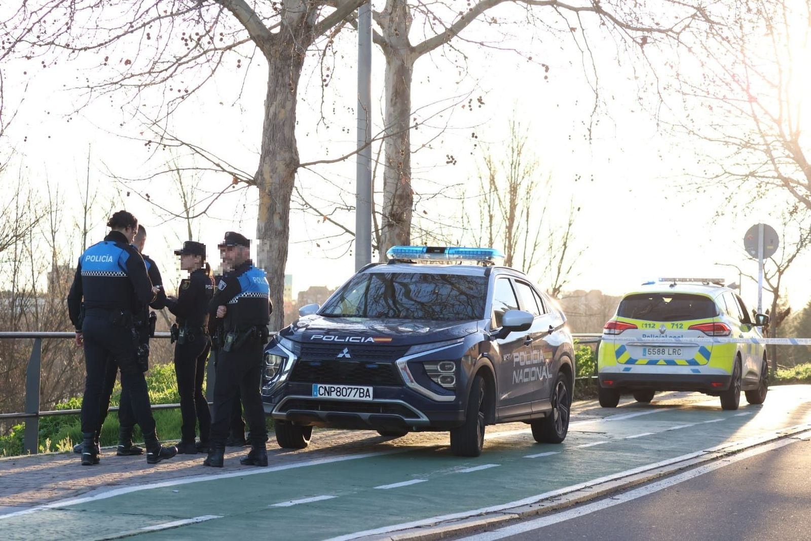 Despliegue policial tras la aparición de un cadáver en la zona del río Tormes. Fotos Andrea M.