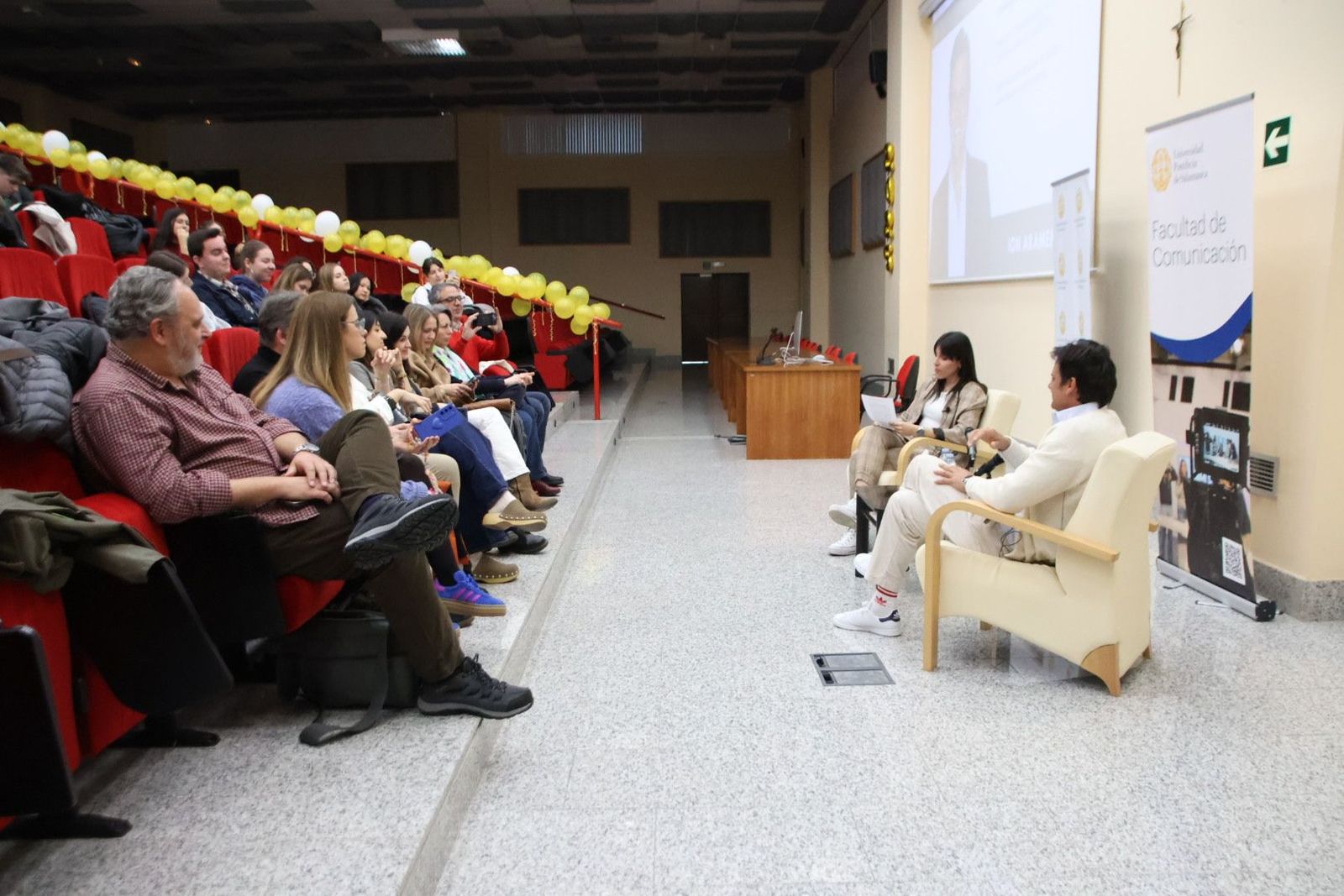 El periodista y presentador de televisión Ion Aramendi, ofrece una charla sobre el ejercicio de su profesión