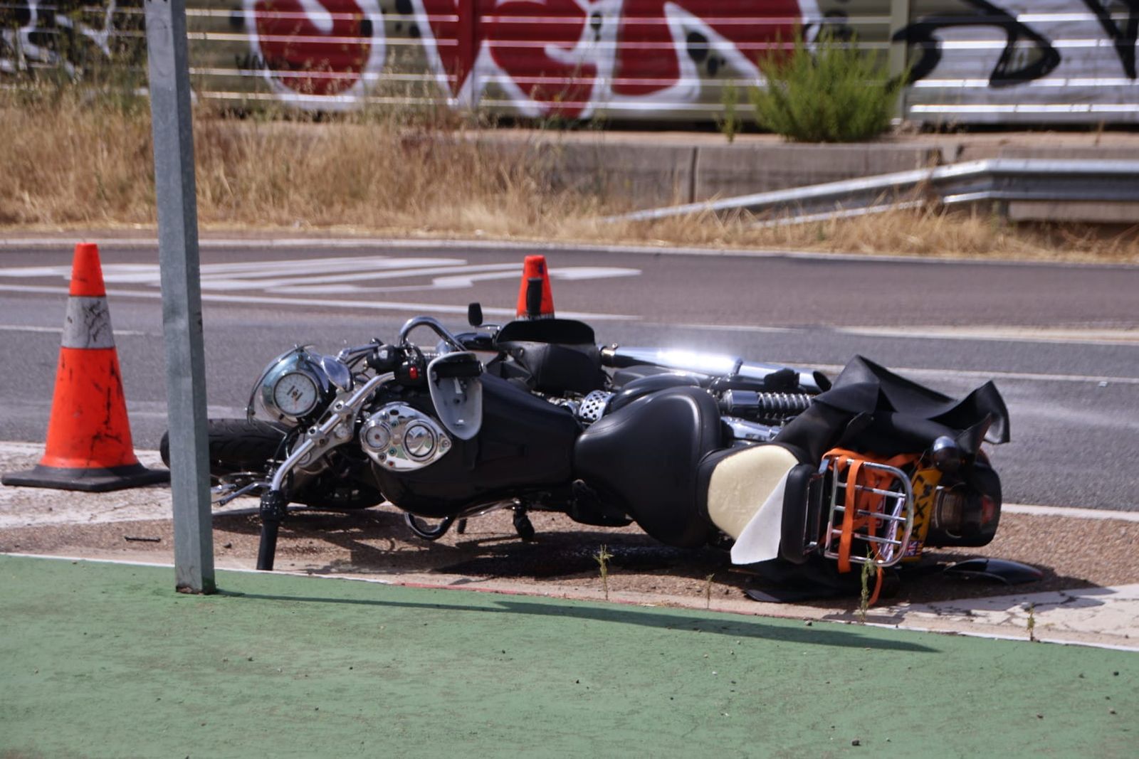 Accidente entre una moto y un turismo en Galindo y Perahuy