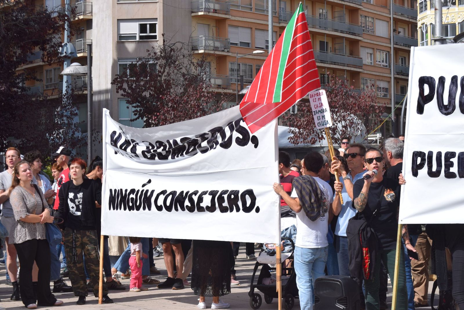 Concentración para reclamar "respeto y justicia" para Zamora tras los incendios